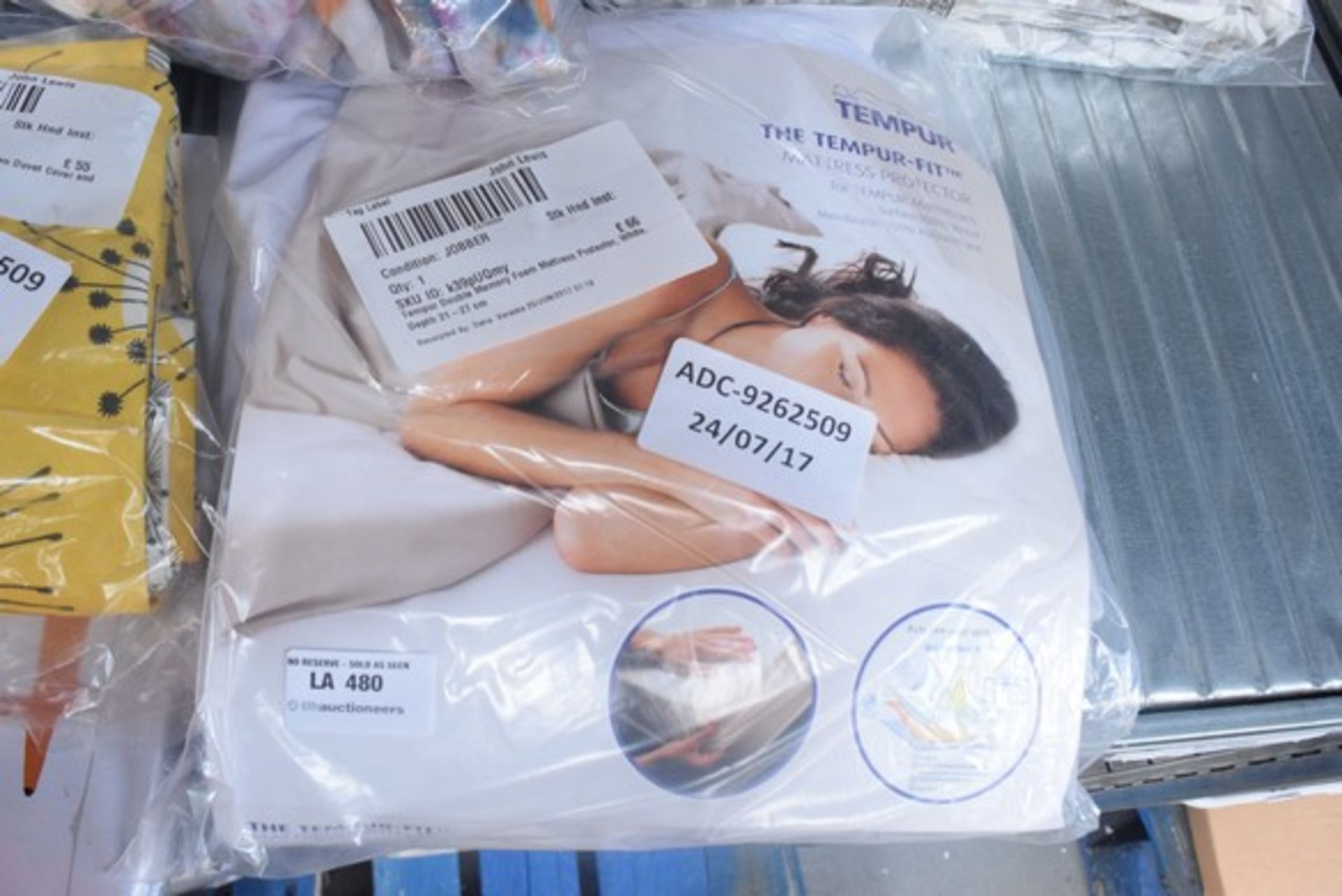 1 x TEMPUR MEMORY FOAM MATTRESS PROTECTOR 21 X 27CM RRP £65 24.07.17 *PLEASE NOTE THAT THE BID PRICE