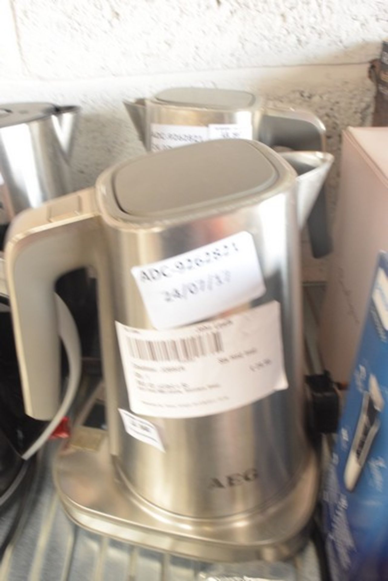 1 x AEG STAINLESS STEEL KETTLE RRP £30 24/07/17 *PLEASE NOTE THAT THE BID PRICE IS MULTIPLIED BY THE