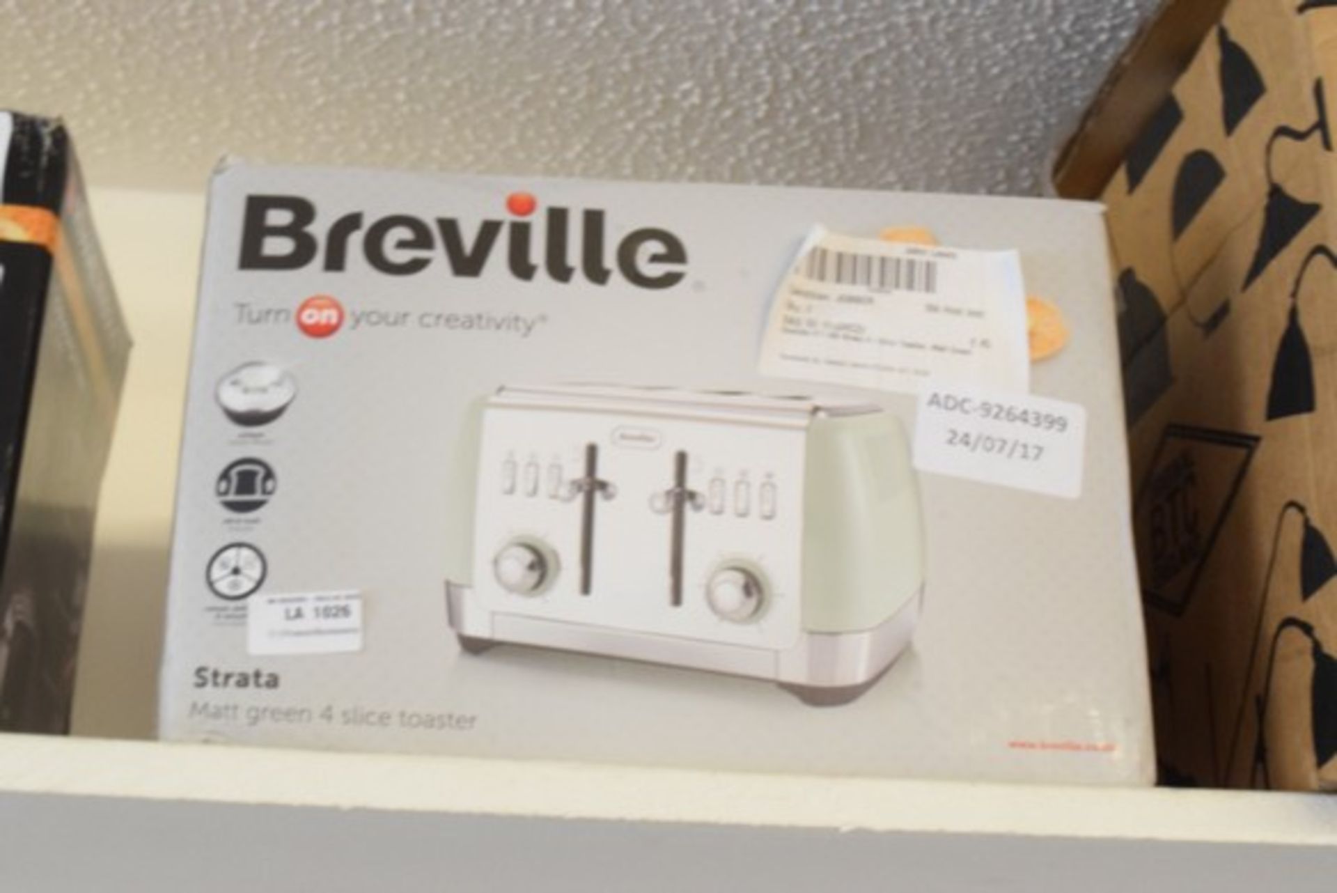 1 x BOXED BREVILLE STRATA MATT GREEN 4 SLICE TOASTER RRP £45 24.07.17 *PLEASE NOTE THAT THE BID