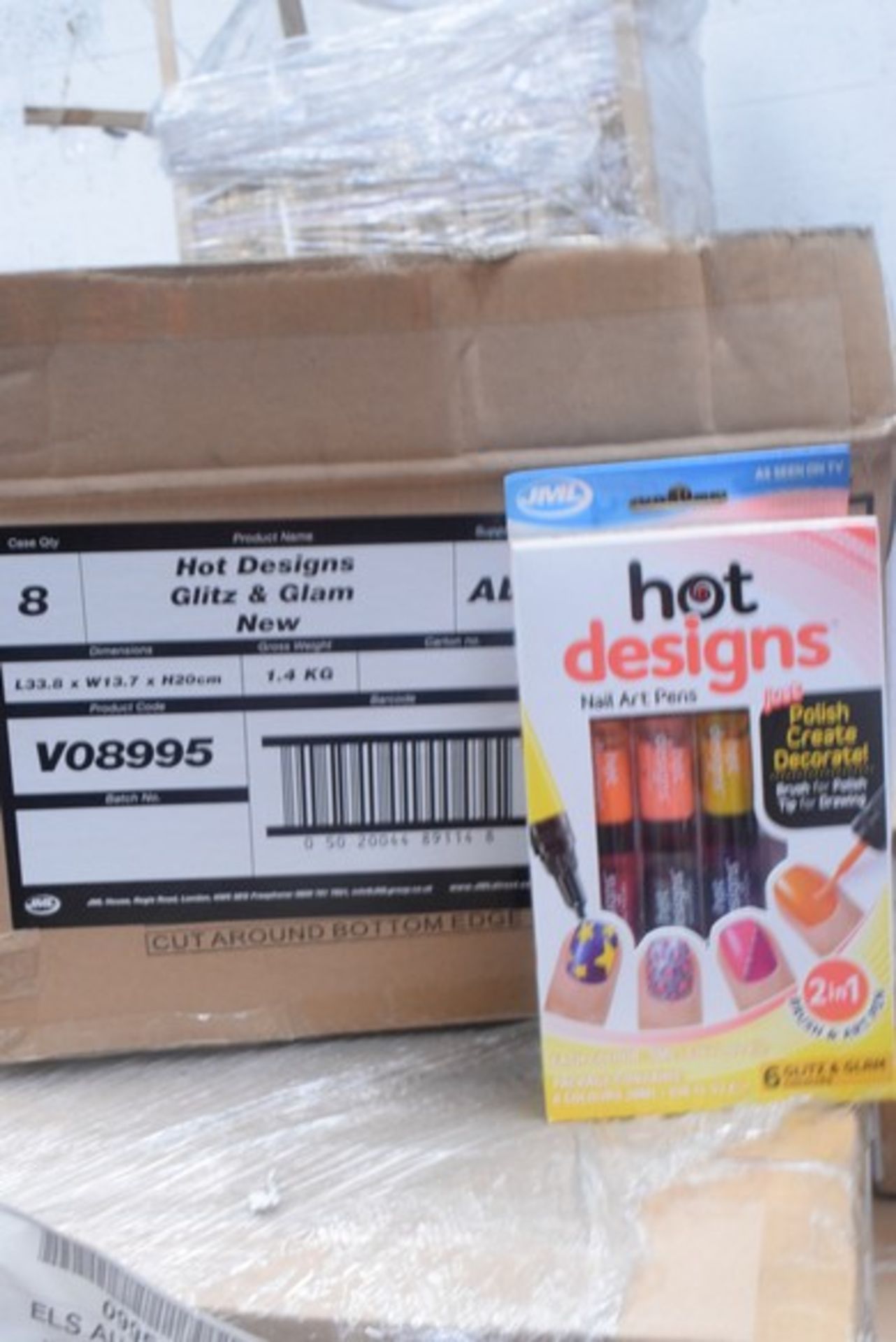 1 x BOX OF 8 PACKS OF HOT DESIGNS GLITZ AND GLAM NAIL ART PENS RRP £10 PER PACK *PLEASE NOTE THAT