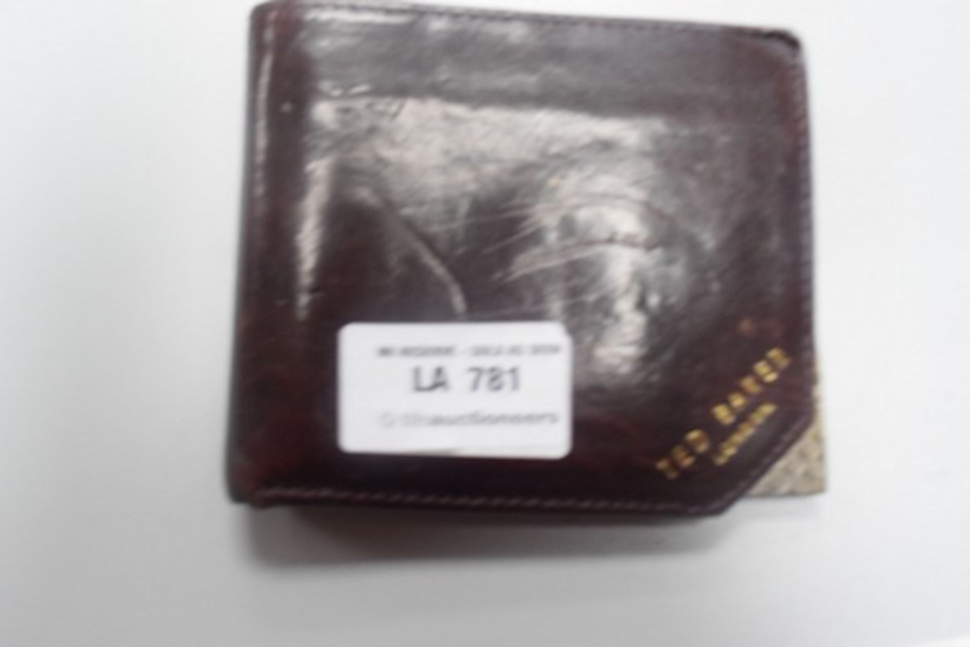 1 x DESIGNER MEN'S WALLET RRP £35 *PLEASE NOTE THAT THE BID PRICE IS MULTIPLIED BY THE NUMBER OF