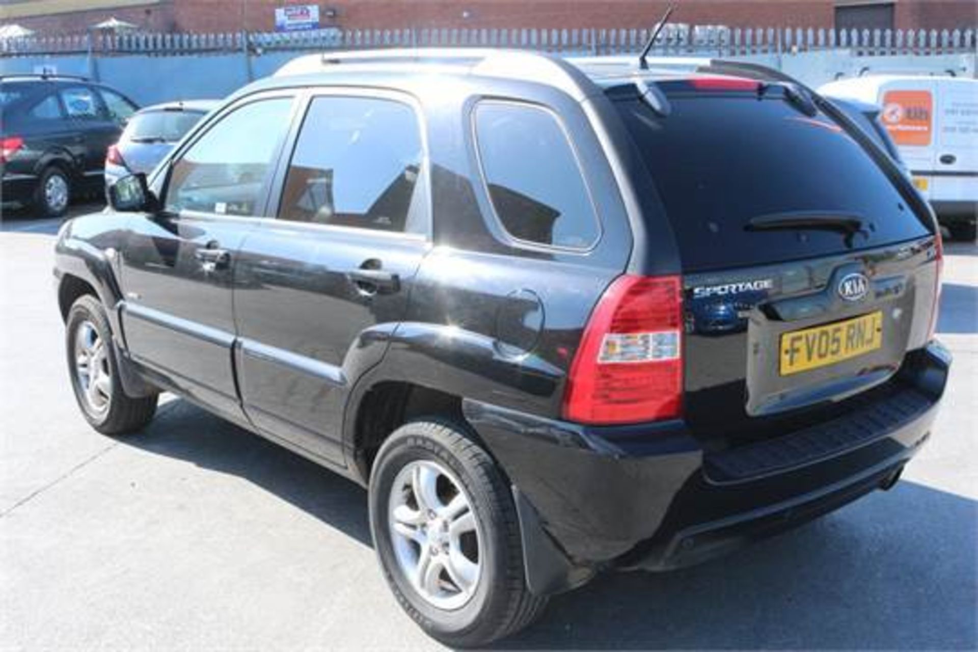 KIA, SPORTAGE XS, FV05 RNJ, 2-0 LTR, PETROL, MANUAL, 5 DOOR SUV, 13.06.2005, CURRENT RECORDED - Image 3 of 16