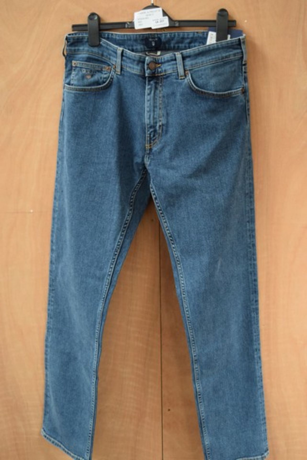 1 x GANT REGULAR FIT JEANS SIZE 32X32 RRP £95 04.08.17 *PLEASE NOTE THAT THE BID PRICE IS MULTIPLIED