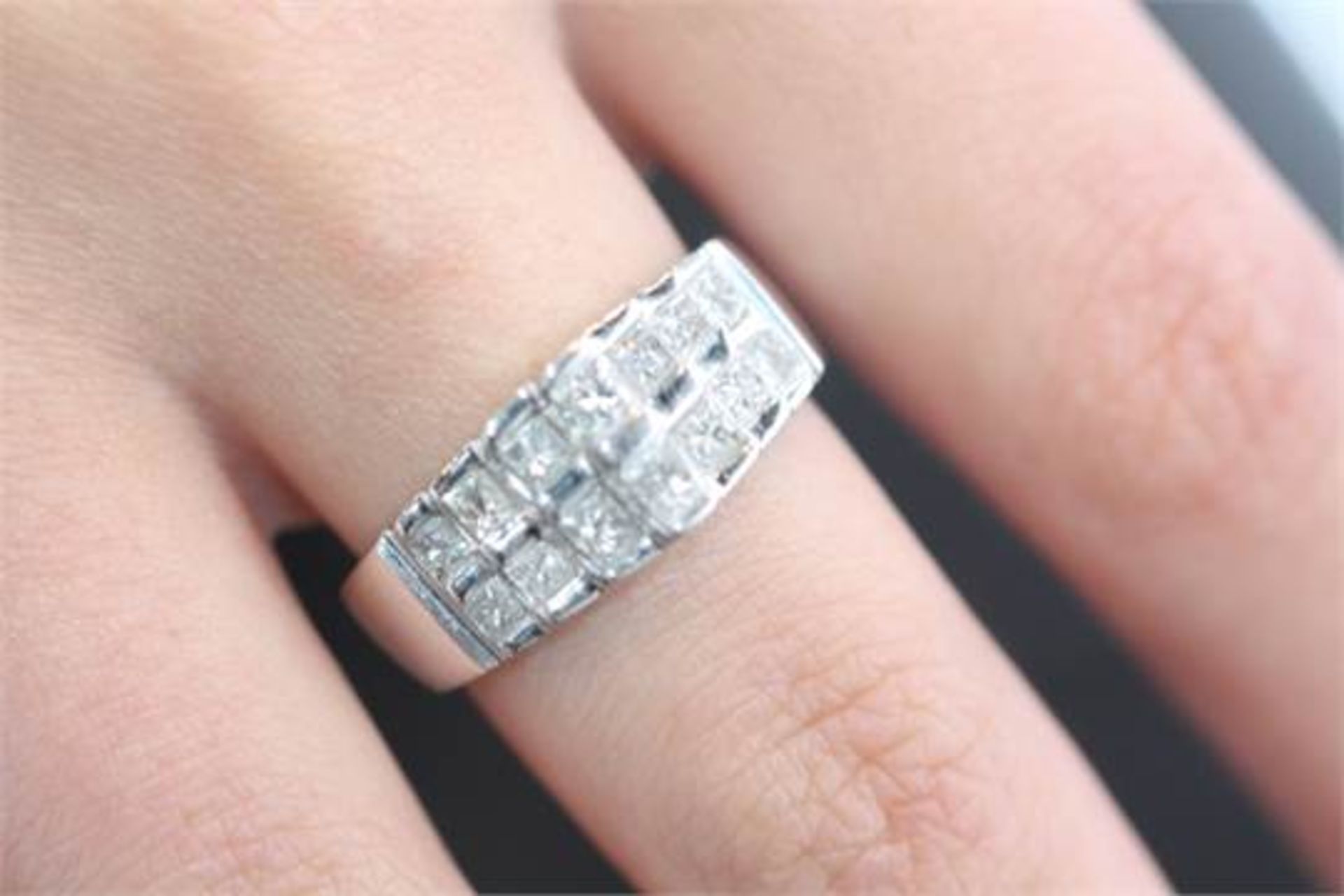 **£2995** BOXED 18K WHITE GOLD UNISEX APPROX 2CT PRINCESS CUT DIAMOND RING, STONES VERY BRIGHT AND