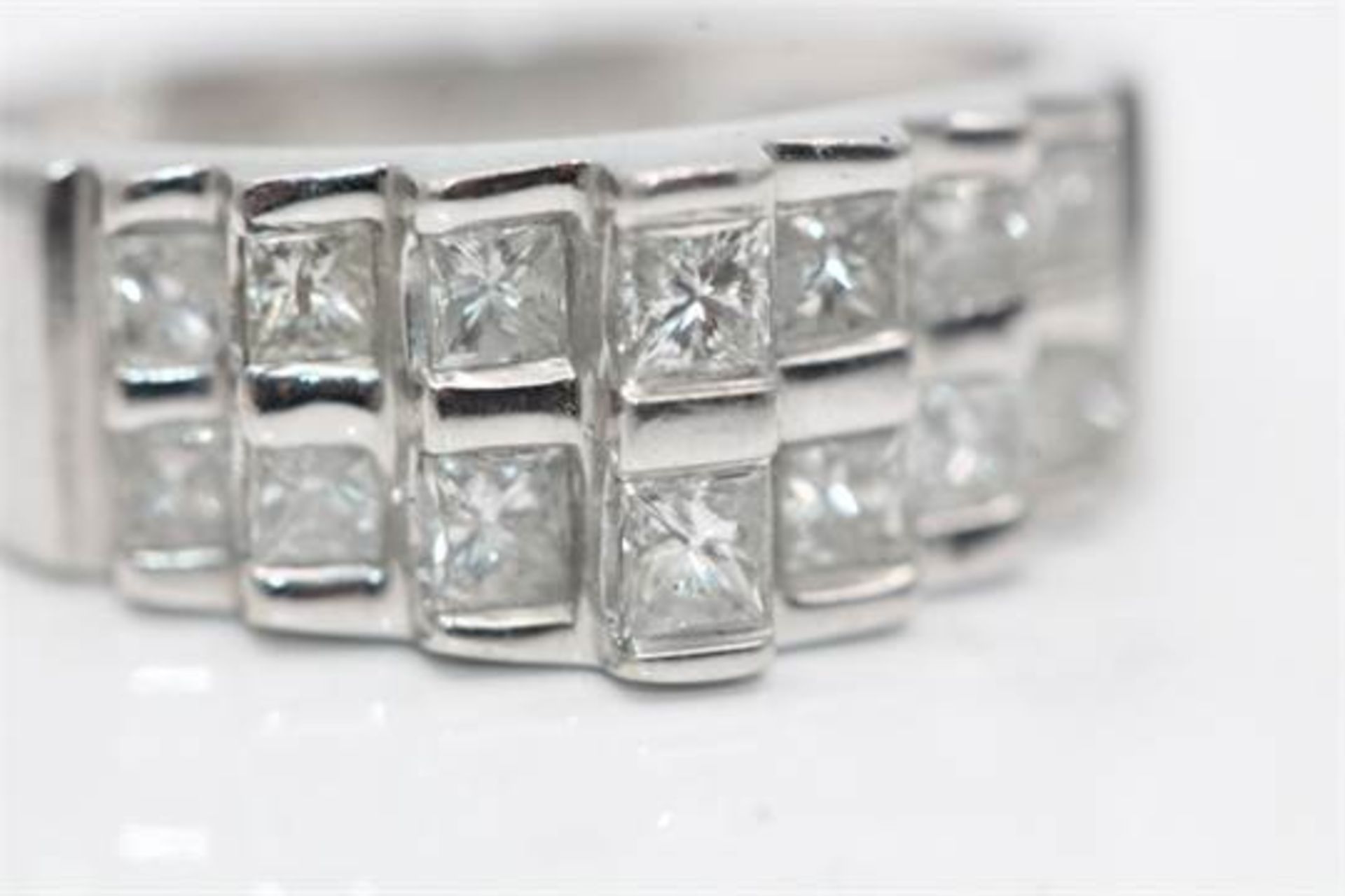 **£2995** BOXED 18K WHITE GOLD UNISEX APPROX 2CT PRINCESS CUT DIAMOND RING, STONES VERY BRIGHT AND - Image 3 of 3