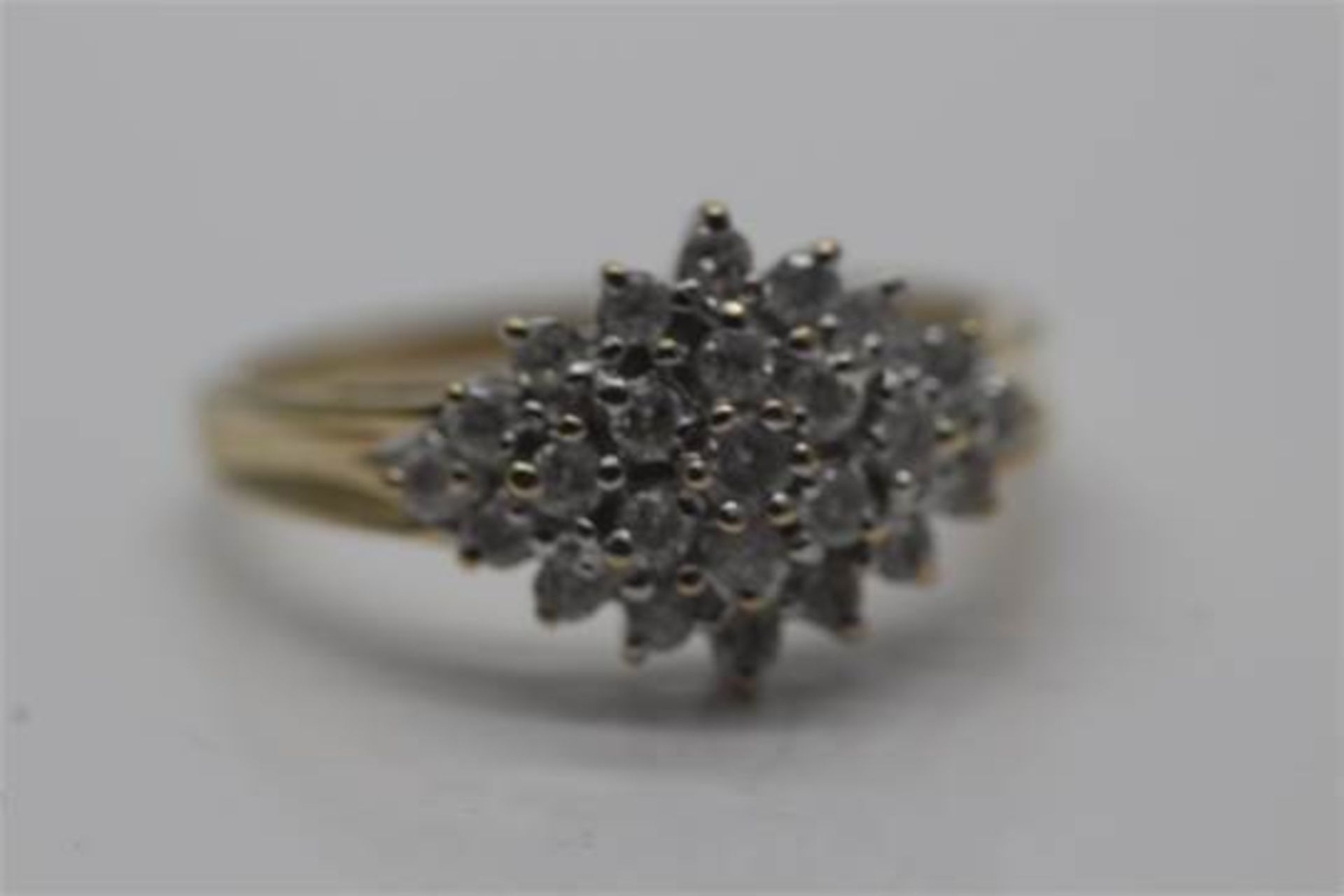 9CT YELLOW GOLD LADIES DIAMOND CLUSTER RING (A109)