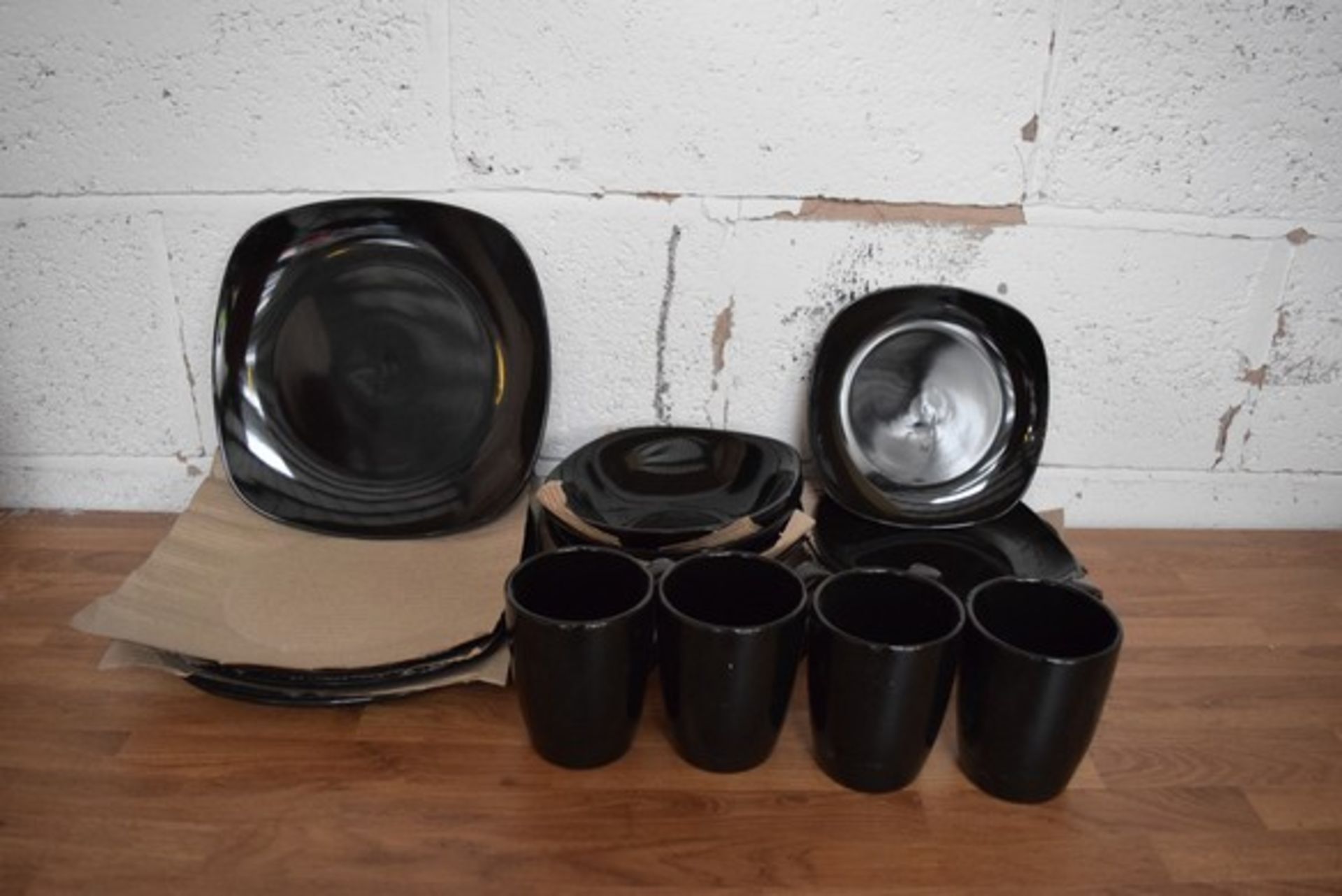 1 x BOXED BRAND NEW 16 PIECE DINNERWARE SET RRP £30 *PLEASE NOTE THAT THE BID PRICE IS MULTIPLIED BY