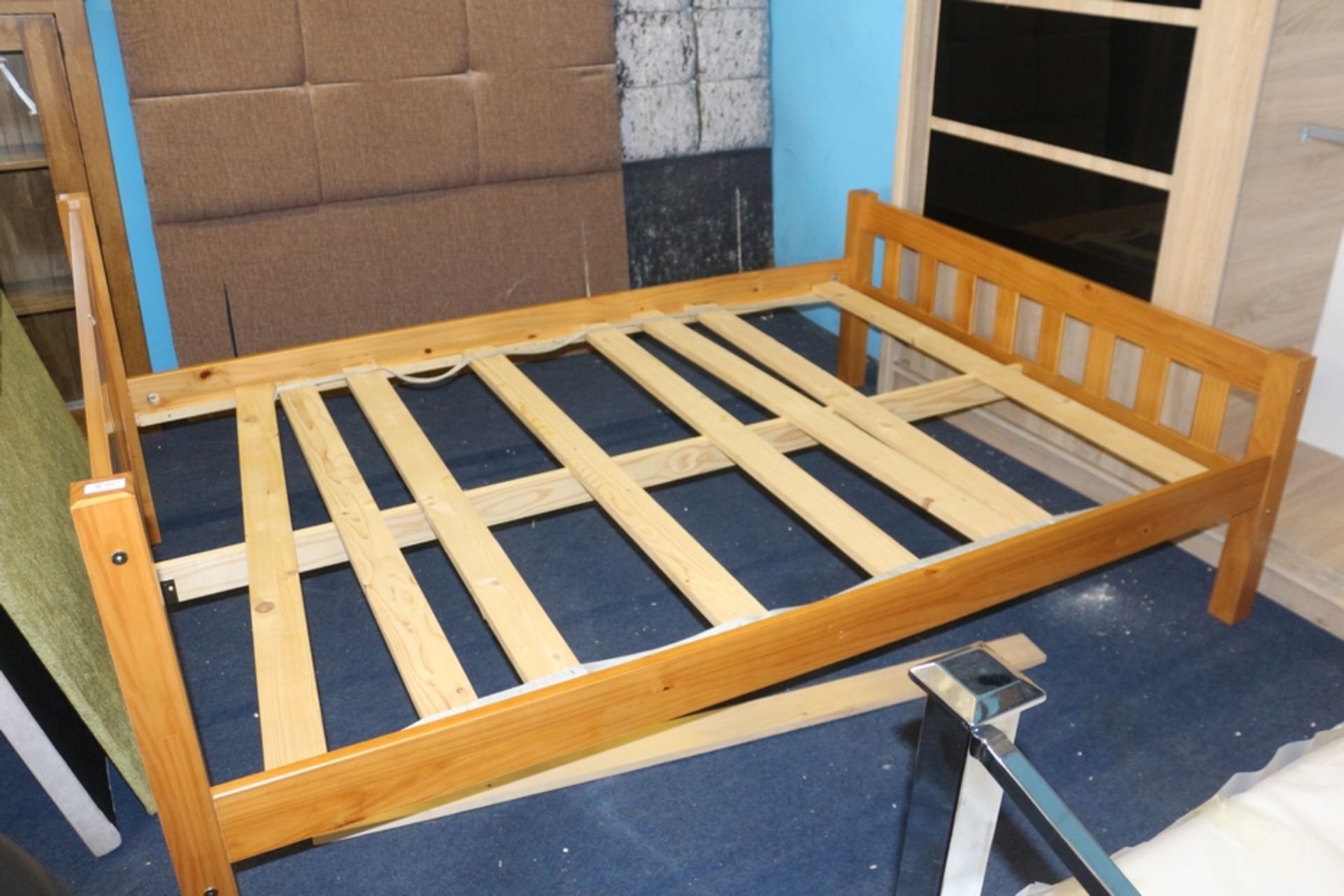1X WOODEN DOUBLE BED FRAME