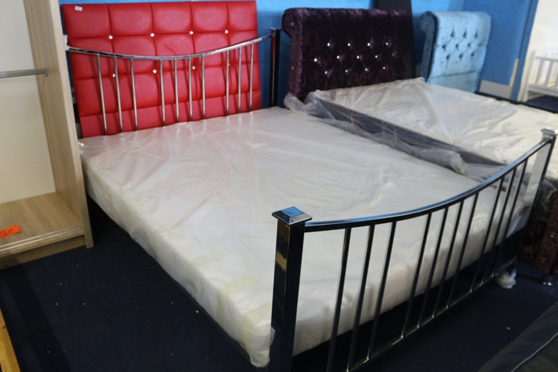 1X KING SIZE BED COMPLETE WITH MATTRESS RRP £450