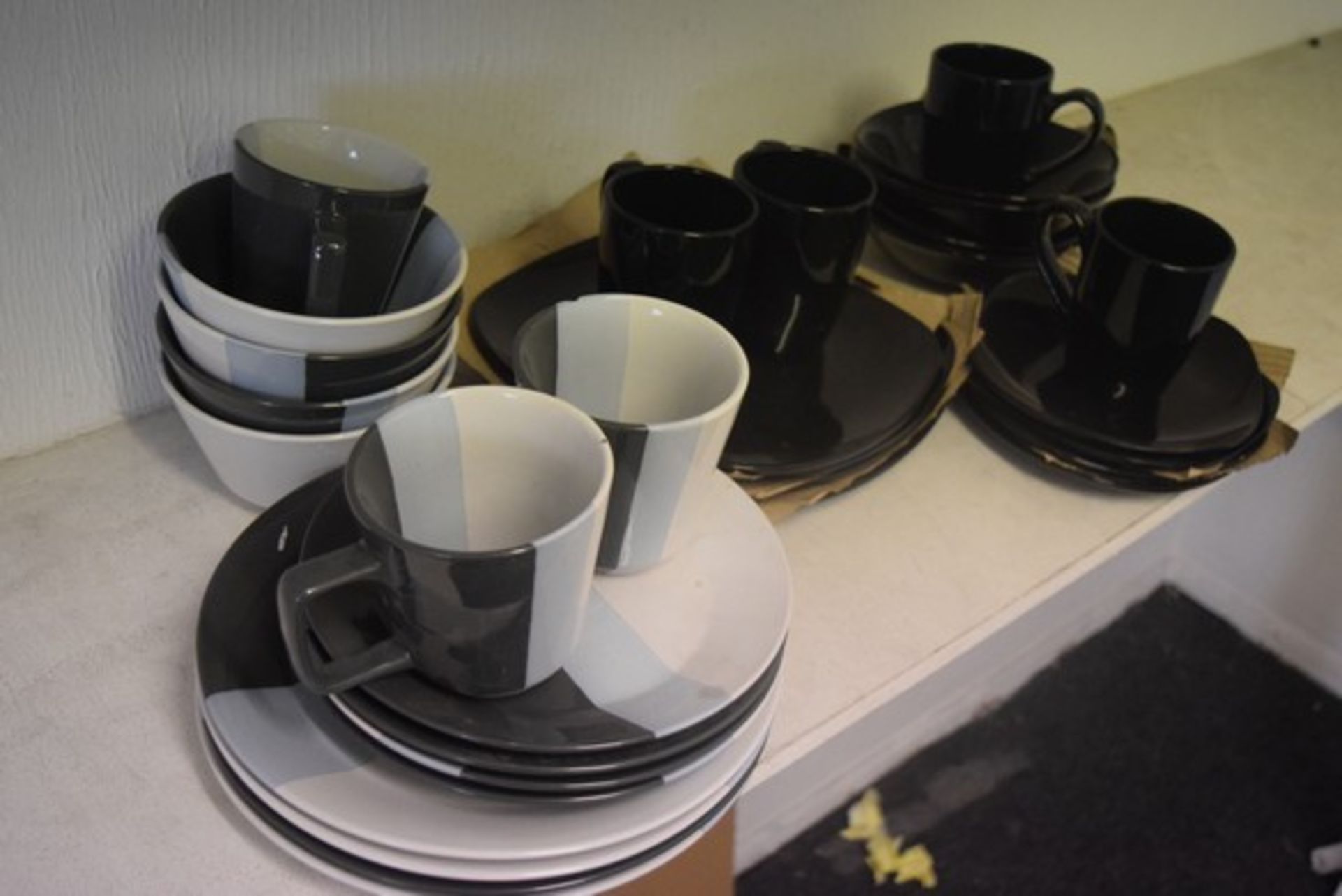 1 x BOXED BRAND NEW 16 PIECE DINNERWARE SET RRP £30 *PLEASE NOTE THAT THE BID PRICE IS MULTIPLIED BY