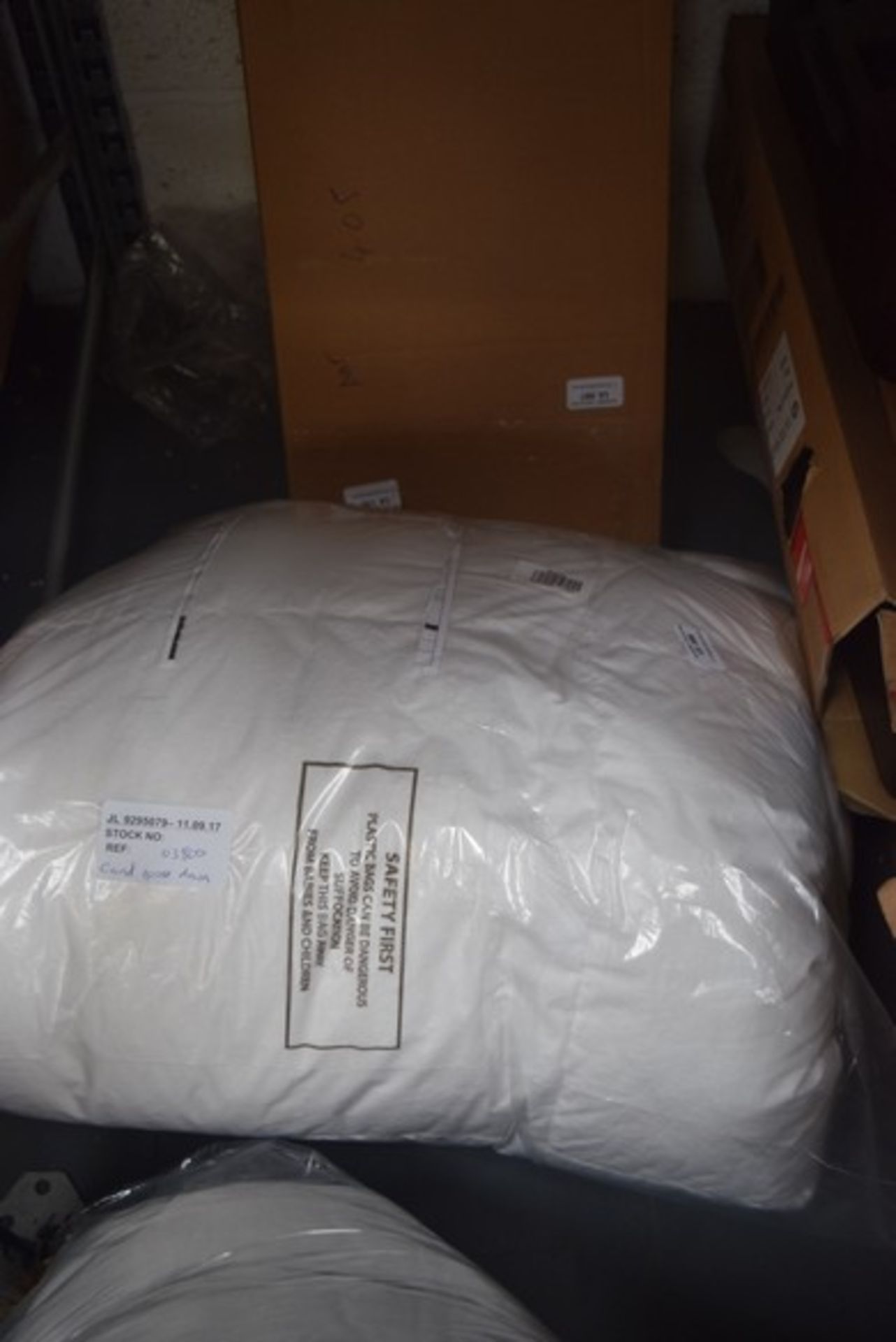 1 x DESIGNER CANADIAN GOOSE DOWN DUVET IN UNKNOWN SIZE RRP £380 11.09.17 (3440481) *PLEASE NOTE THAT