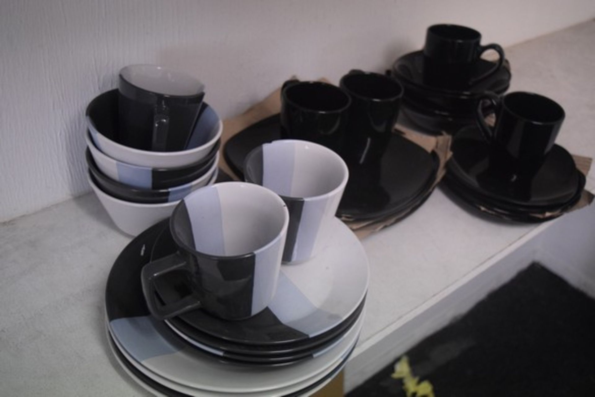 1 x BOXED BRAND NEW 16 PIECE DINNERWARE SET RRP £30 *PLEASE NOTE THAT THE BID PRICE IS MULTIPLIED BY