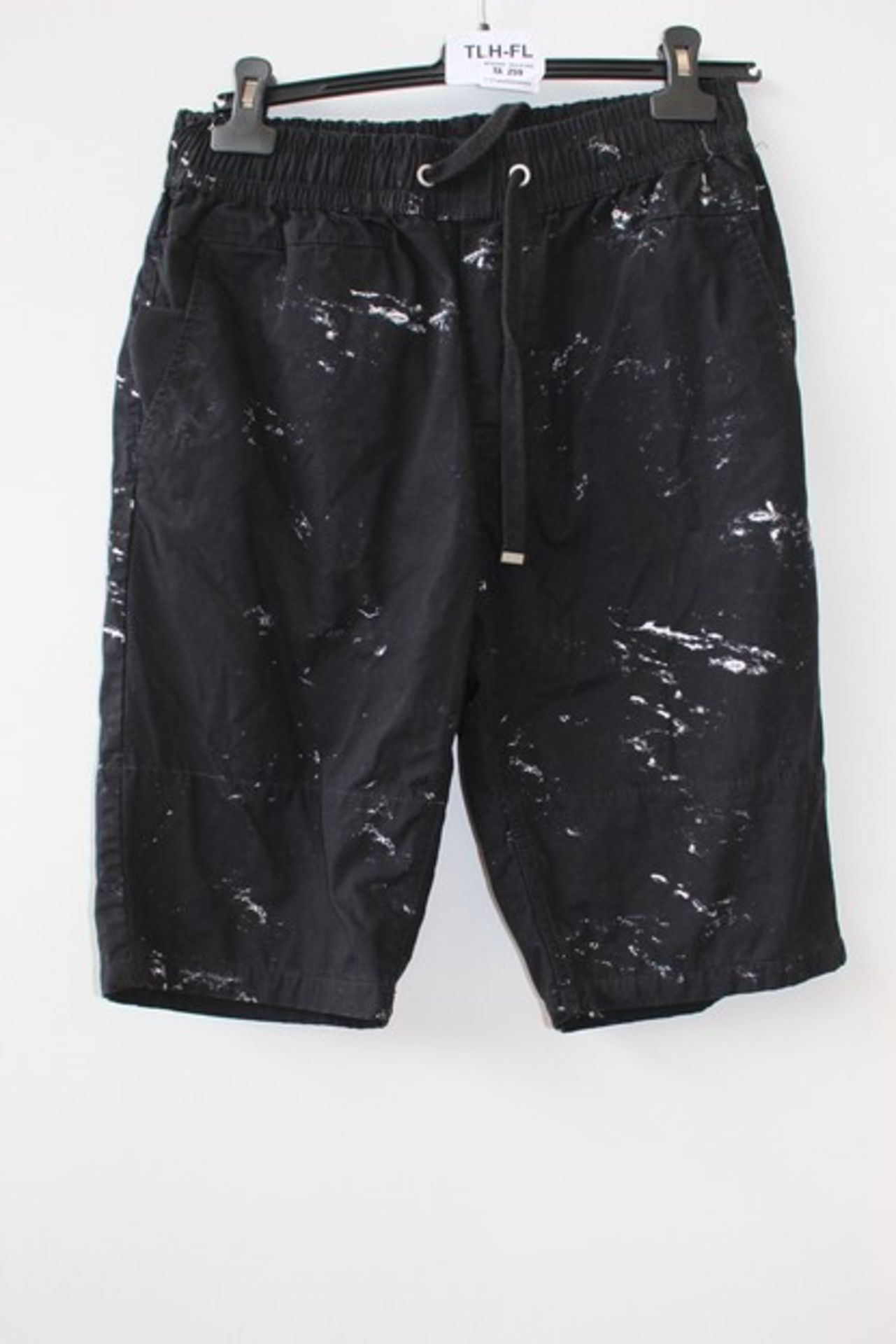 1X PAIR OF BLACK SNEAKER SHORTS SIZE MEDIUM (TLH-FL)