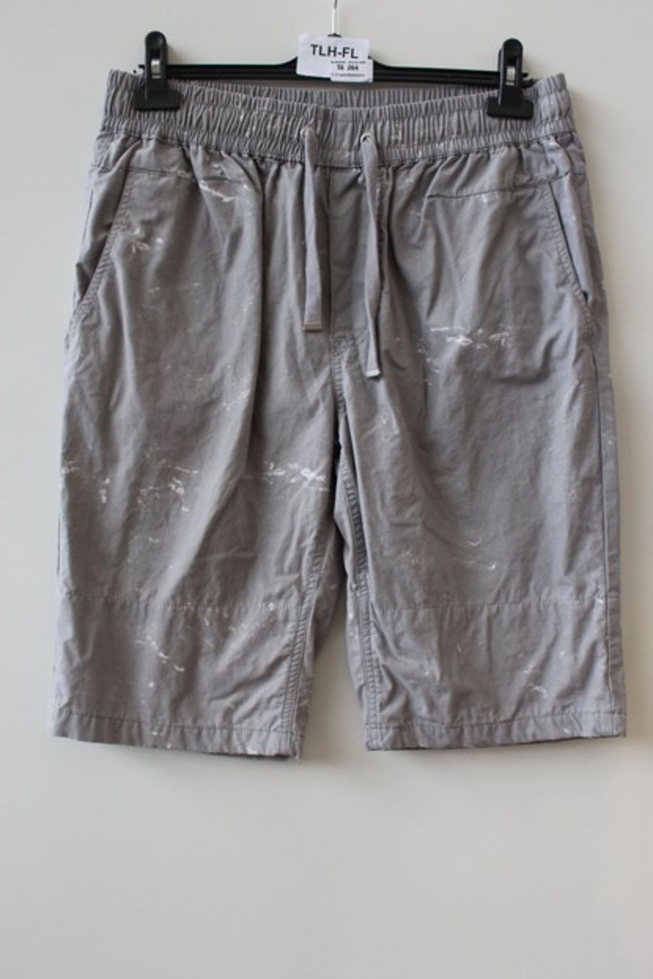 1X PAIR OF GREY SNEAKER FREAK SHORTS SIZE SMALL (TLH-FL)