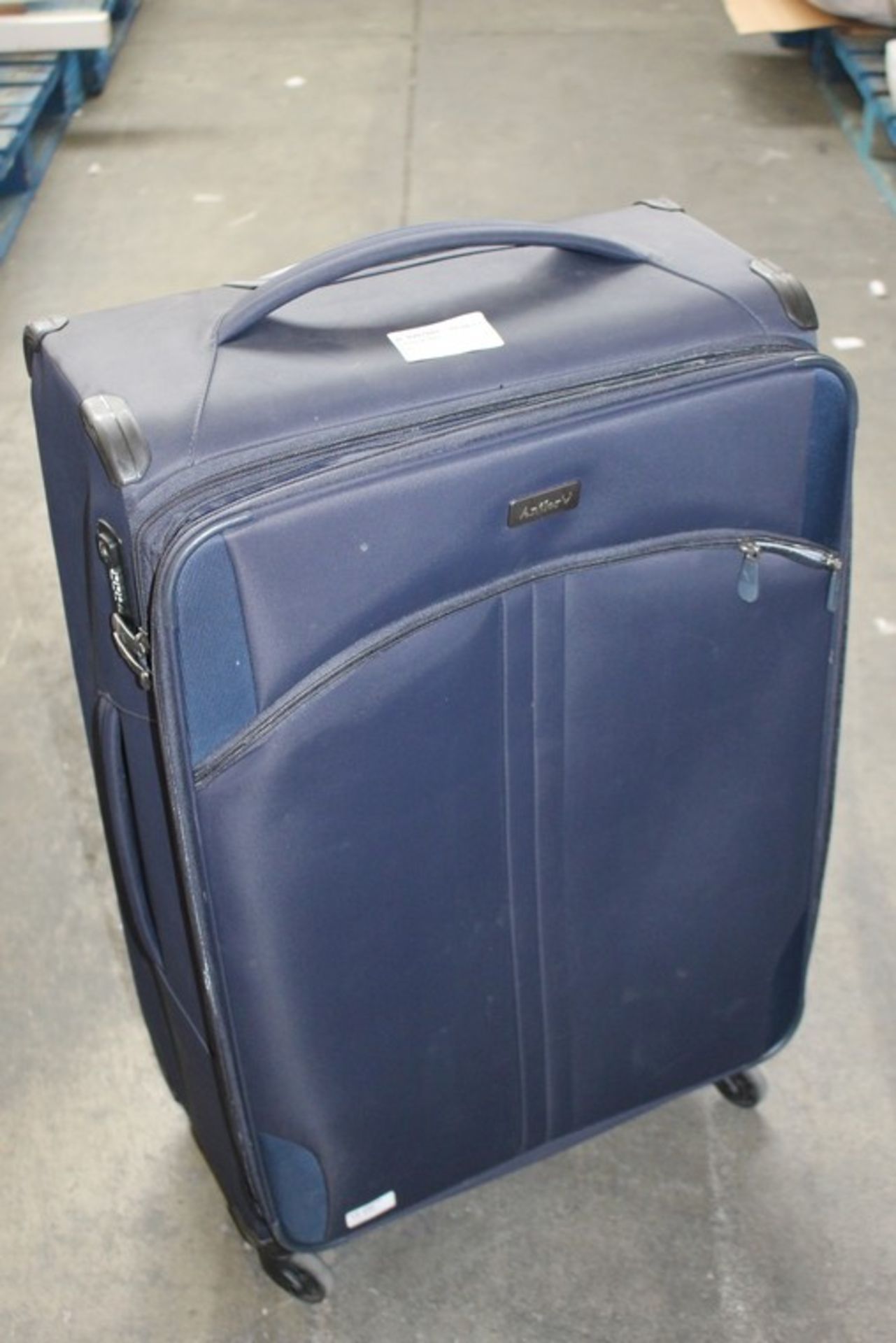 1 x ANTLER SUITCASE *PLEASE NOTE THAT THE BID PRICE IS MULTIPLIED BY THE NUMBER OF ITEMS IN THE LOT.