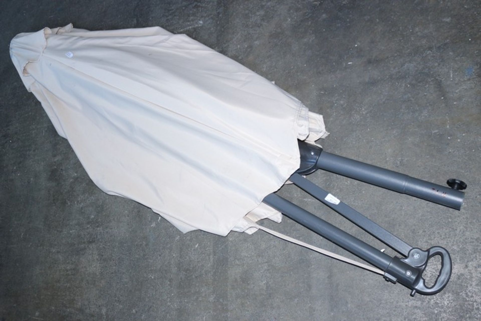 1 x JL PARASOL IN OYSTER *PLEASE NOTE THAT THE BID PRICE IS MULTIPLIED BY THE NUMBER OF ITEMS IN THE