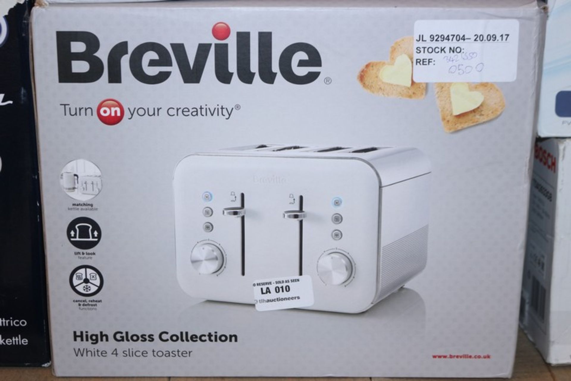 1 x BOXED BREVILLE HIGH GLOSS WHITE 4 SLICE TOASTER RRP £50 (20.09.17) (3421550) *PLEASE NOTE THAT