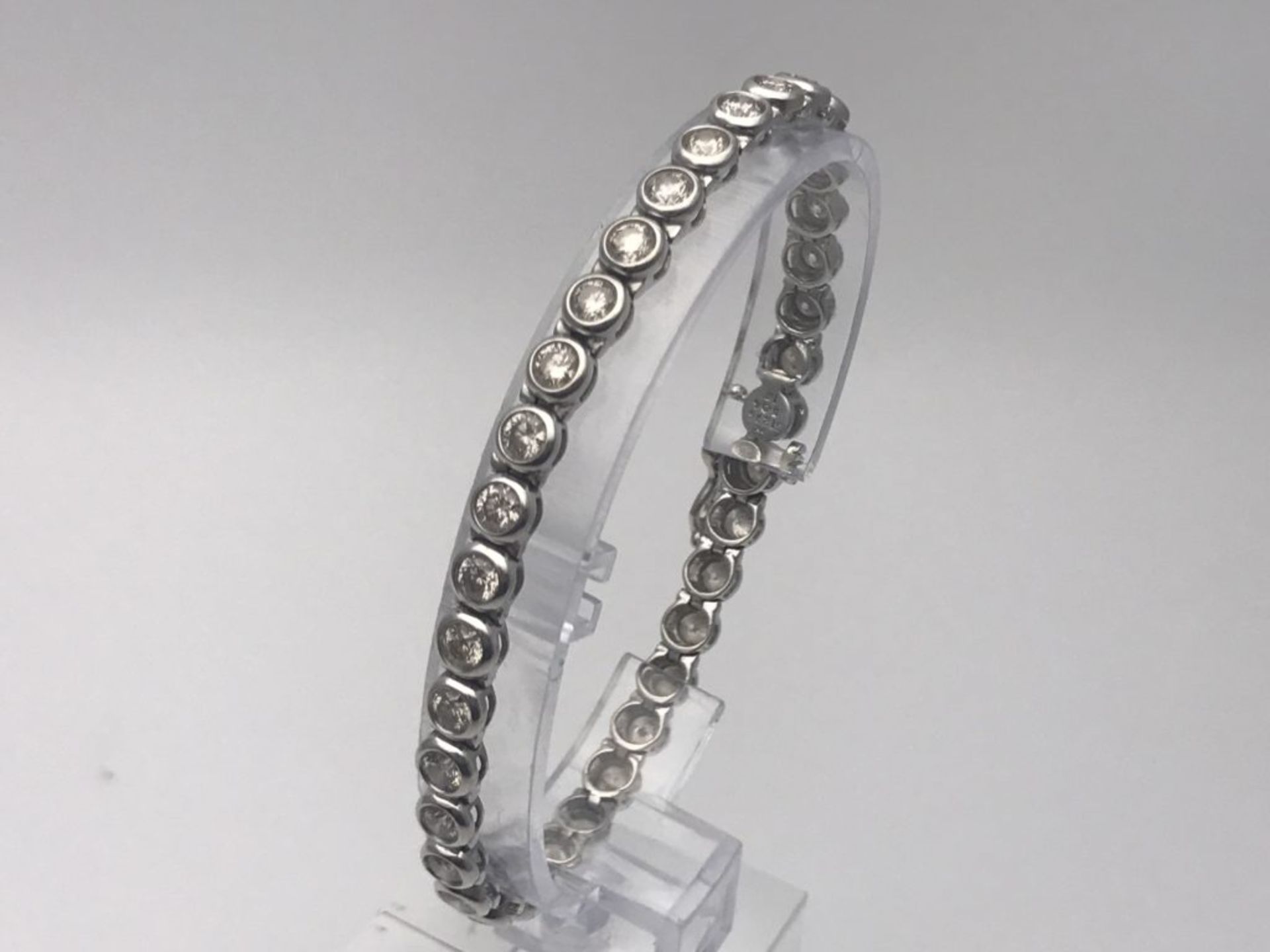 ***£17,995.00*** 6.04CT J-K/SI BRILLIANT ROUND DIAMOND RUB OVER SETTING BRACELET - Image 2 of 4