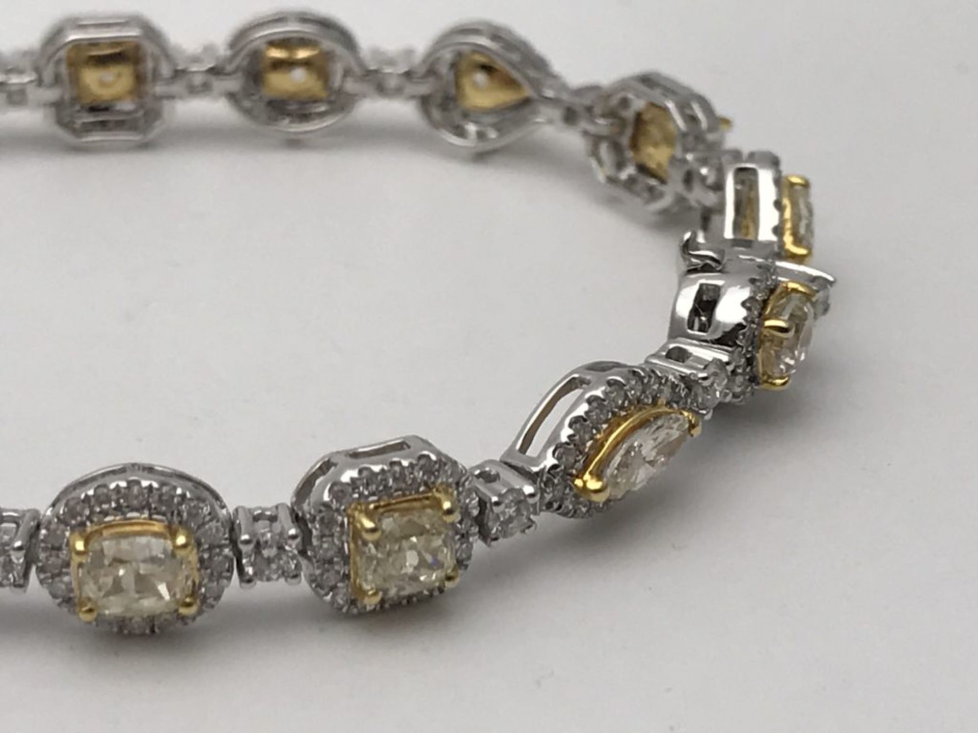 7.14CT FANCY YELLOW DIAMOND HALO SET BRACELET SET IN 18CT WHITE GOLD - Image 3 of 5