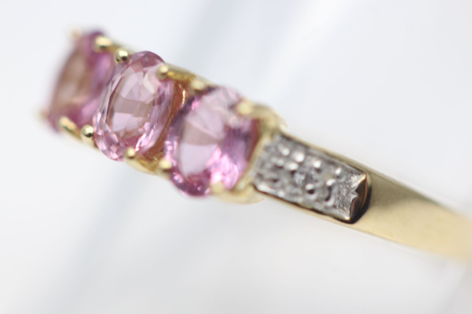 SOLID YELLOW GOLD LADIES RING SET WITH 1.50 CARATS OF NATURAL PINK SAPPIRES AND DIAMONDS (PV-JH) - Image 2 of 2