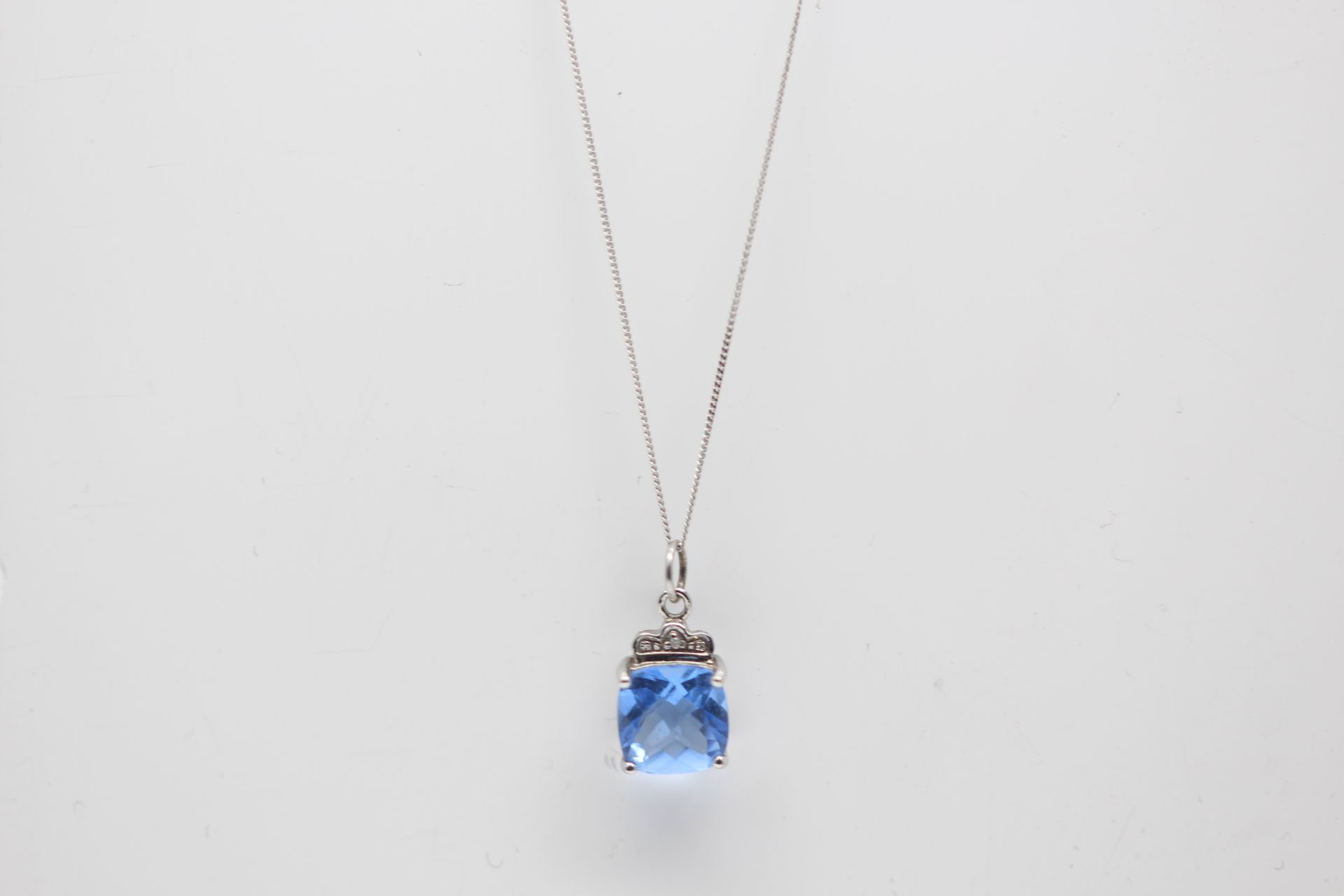 SOLID WHITE GOLD NECKLACE AND PENDENT, PENDENT SET WITH 2.00 CARAT INTENSE BLUE TOPAZ WITH