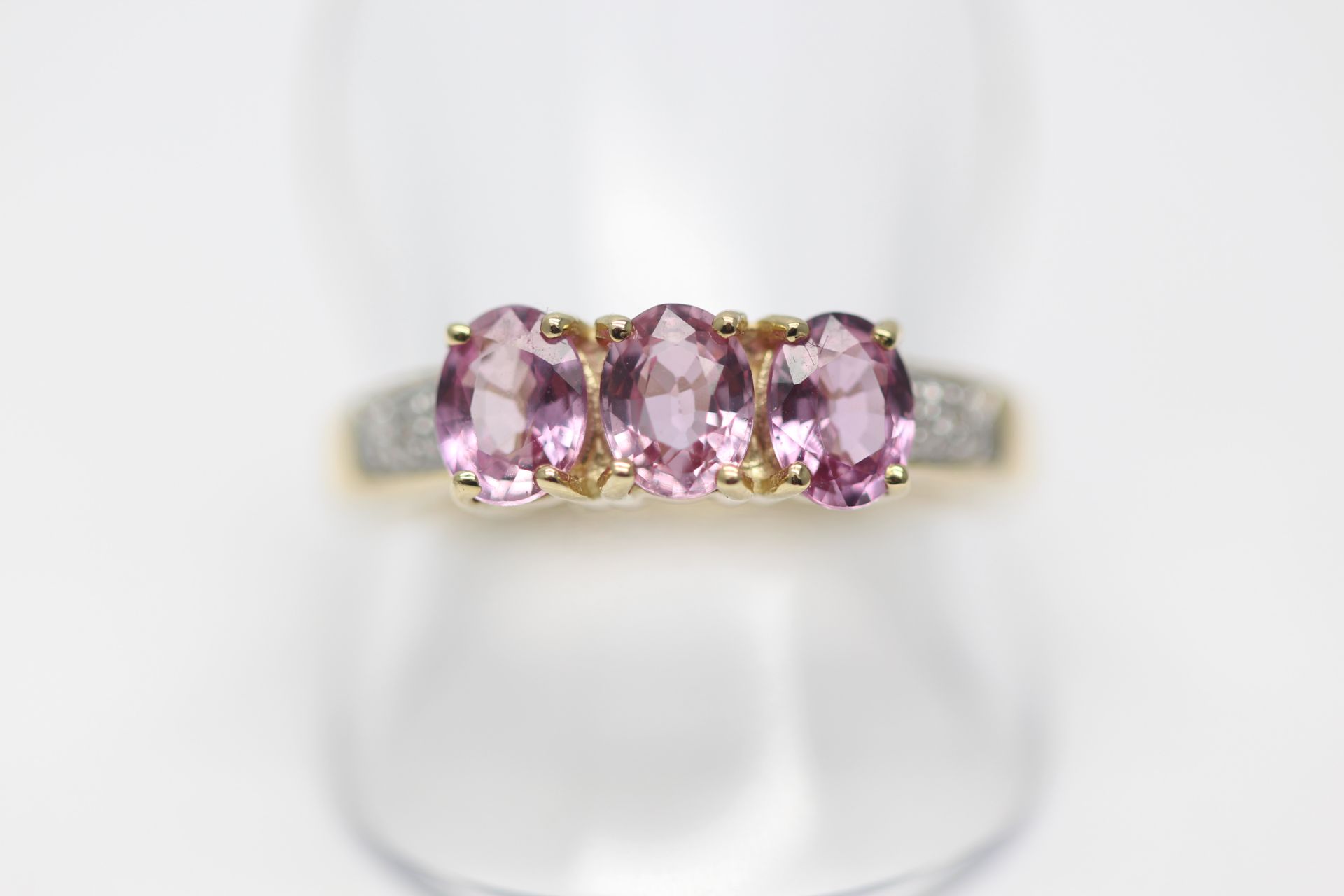 SOLID YELLOW GOLD LADIES RING SET WITH 1.50 CARATS OF NATURAL PINK SAPPIRES AND DIAMONDS (PV-JH)