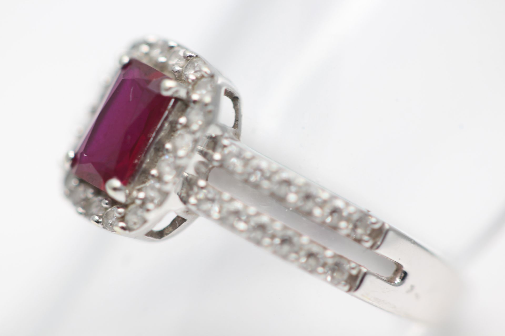 SOLID WHITE GOLD LADIES RING SET WITH A SINGLE EMERALD CUT NATURAL RED RUBY WITH DIAMONDS (PV-JH) - Image 3 of 3