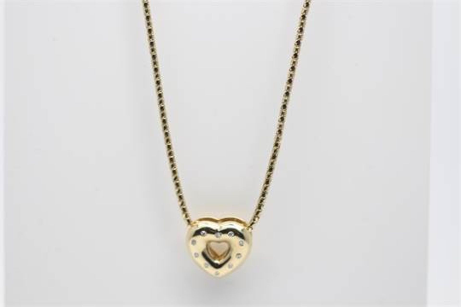 SOLID YELLOW GOLD LADIES NECKLACE AND HEART SHAPED PENDENT, PENDENT SET WITH 10 SINGLE BRILLIANT CUT