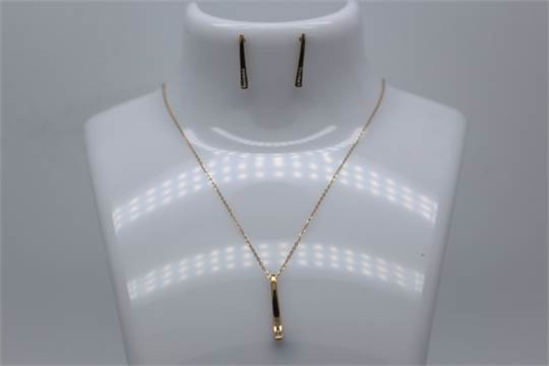 9CT YELLOW GOLD NECKLACE AND EARRING SET, SET WITH 5 SINGLE BRILLIANT CUT DIAM