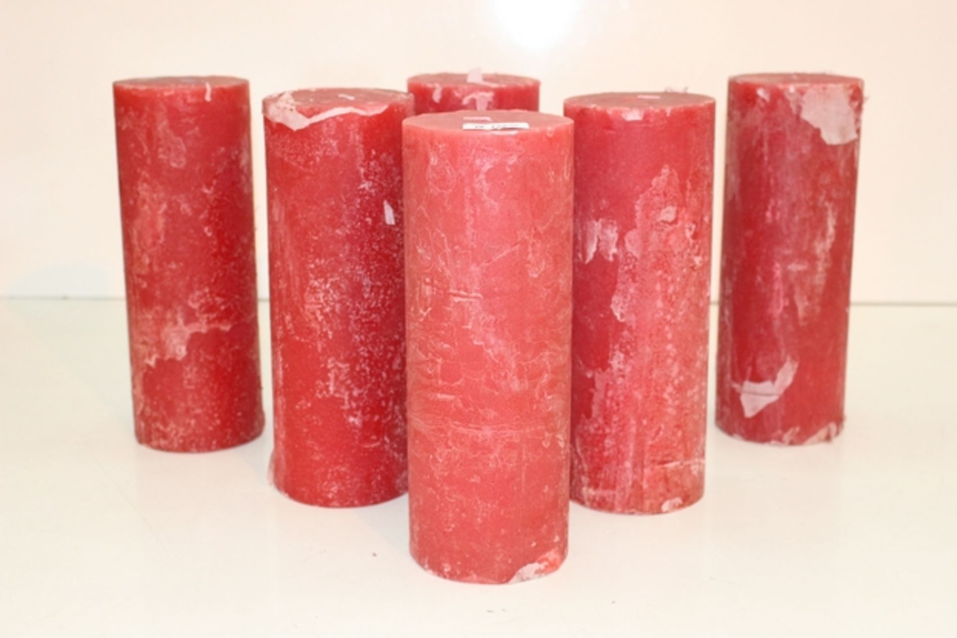 1X LOT TO CONTAIN 7 RED LARGE PILLAR 28 CM LARGE CANDLES COMBINED RRP £140 (DS-TLH-B) (12.010B)