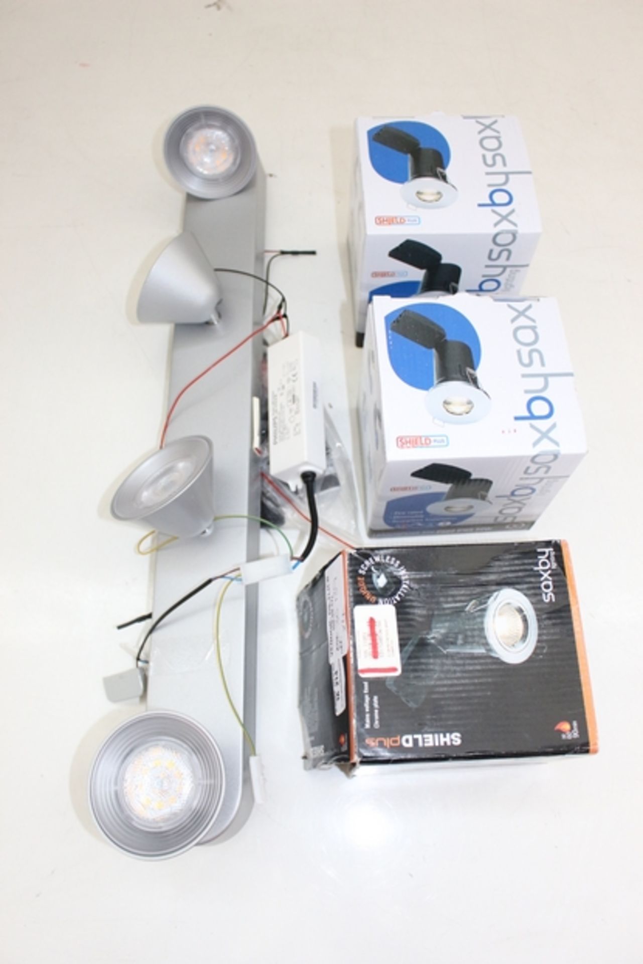 1X LOT TO CONTAIN 3 BOXED AND UNBOXED LIGHTS TO INCLUDE SAXBY X3 AND A 4 LIGHT SPOT LIGHT X1 (DS-