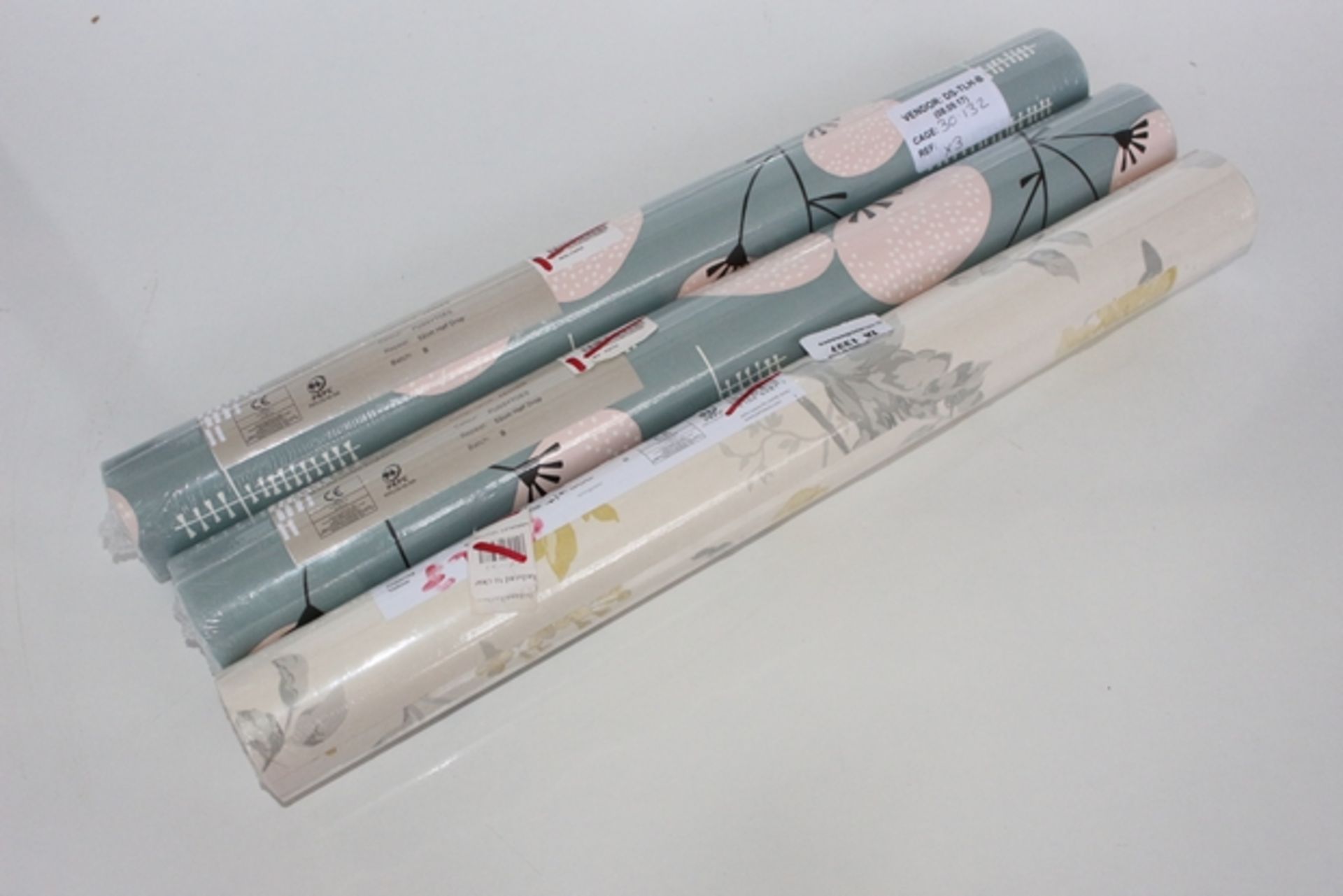 1X LOT TO CONTAIN 3 ROLLS OF ASSORTED WALL PAPER (DS-TLH-B) (30.132)