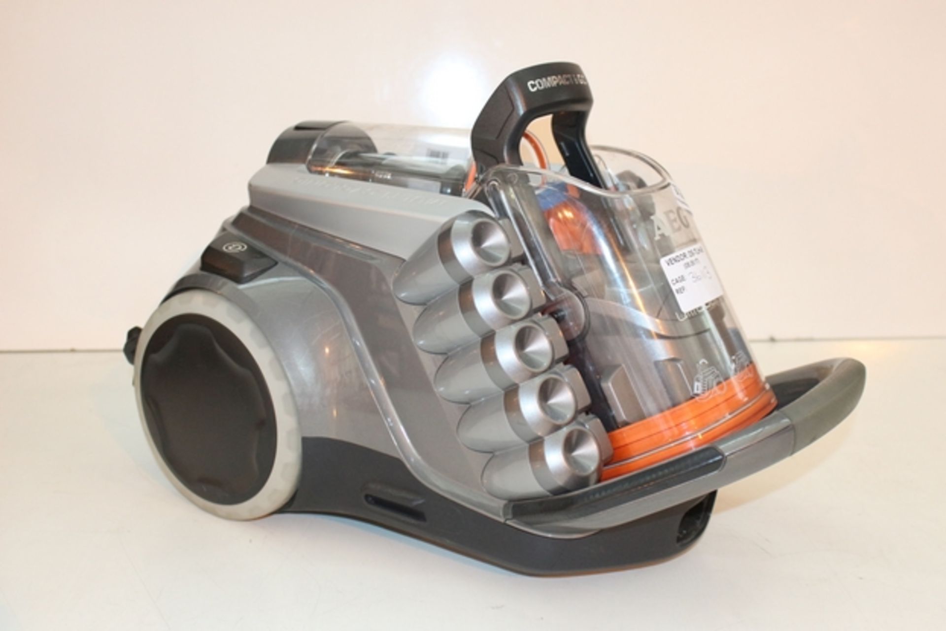 1X AEG ULTRA CAPTIC VACUUM CLEANER (DS-TLH-B) (36.113)