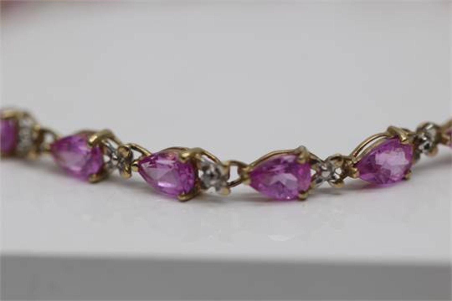 34.00 CARAT NATURAL PINK SAPPHIRES AND DIAMONDS LADIES BRACELET SET IN YELLOW GOLD (PV-JH) - Image 2 of 2