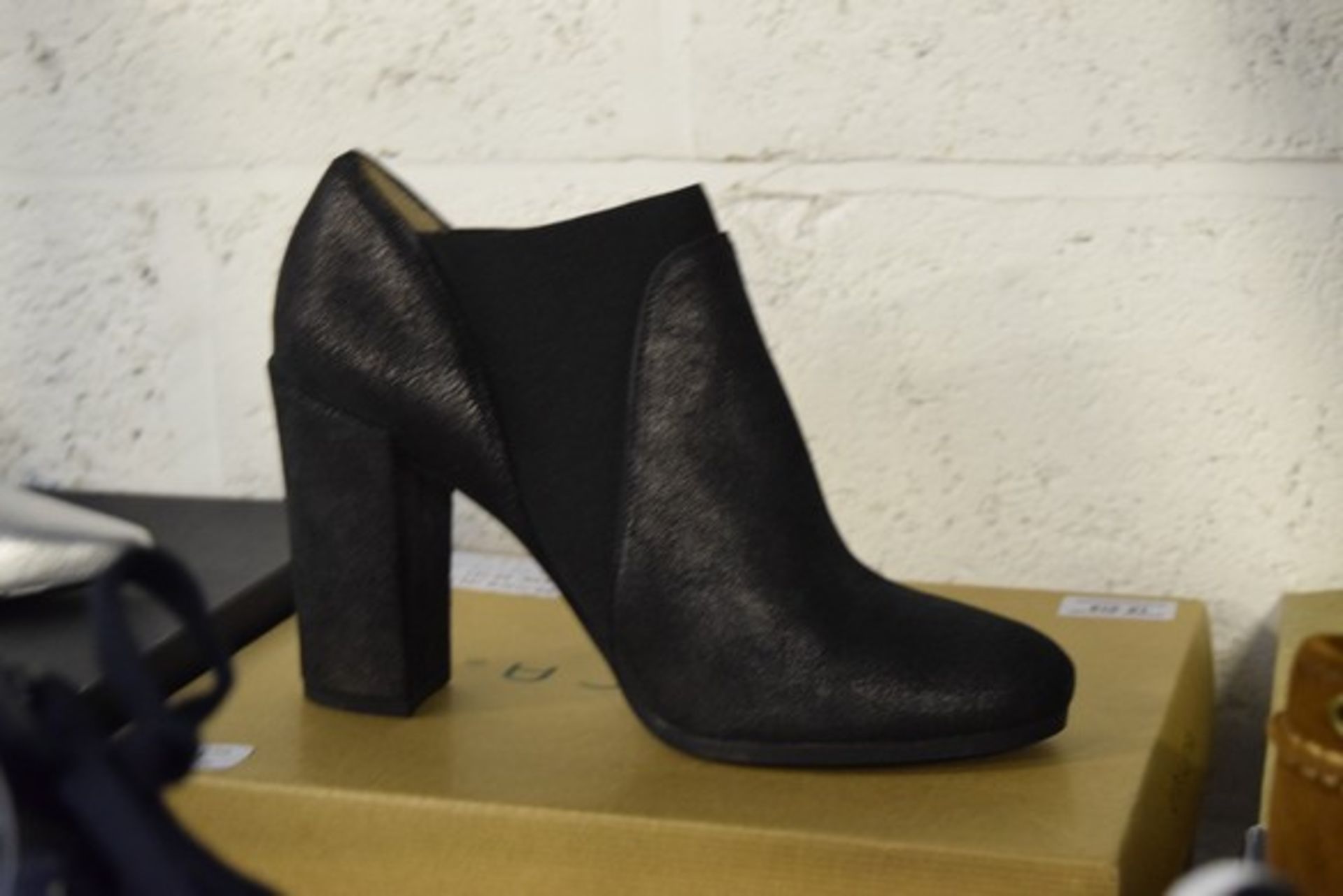 1 x BOXED PAIR OF UNISA HEELED SHOES RRP £40 25.09.17 43.161 14358305 *PLEASE NOTE THAT THE BID