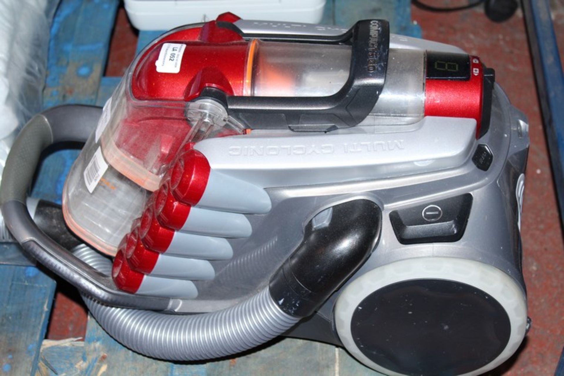 1 x AEG ULTRA CAPTION VACUUM CLEANER RRP £80 (10.10.17) (3744283) *PLEASE NOTE THAT THE BID PRICE IS