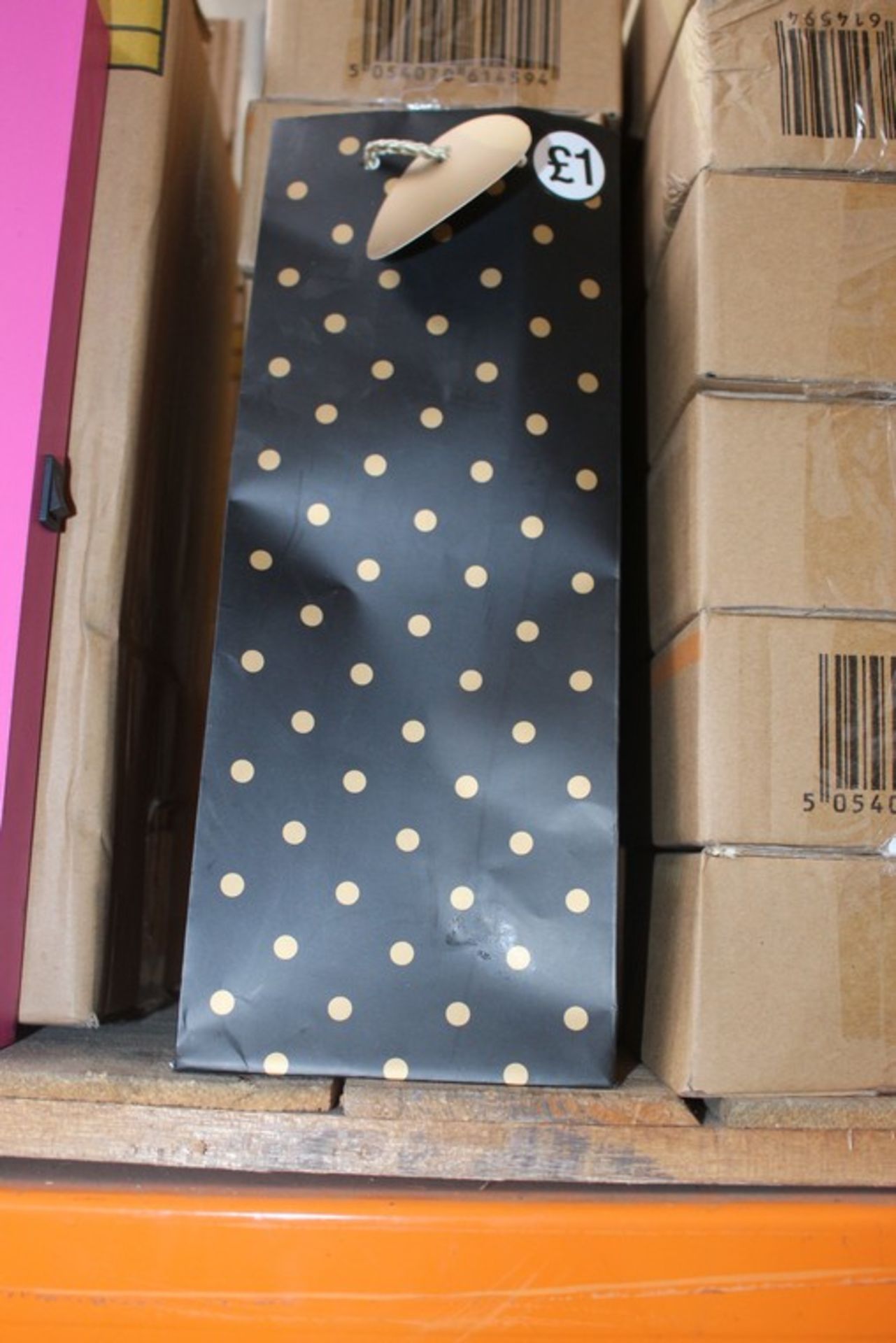 2 x BOXES EACH CONTAINING 12 BLACK BOTTLE BAGS WITH GOLD POKKA DOTS *PLEASE NOTE THAT THE BID