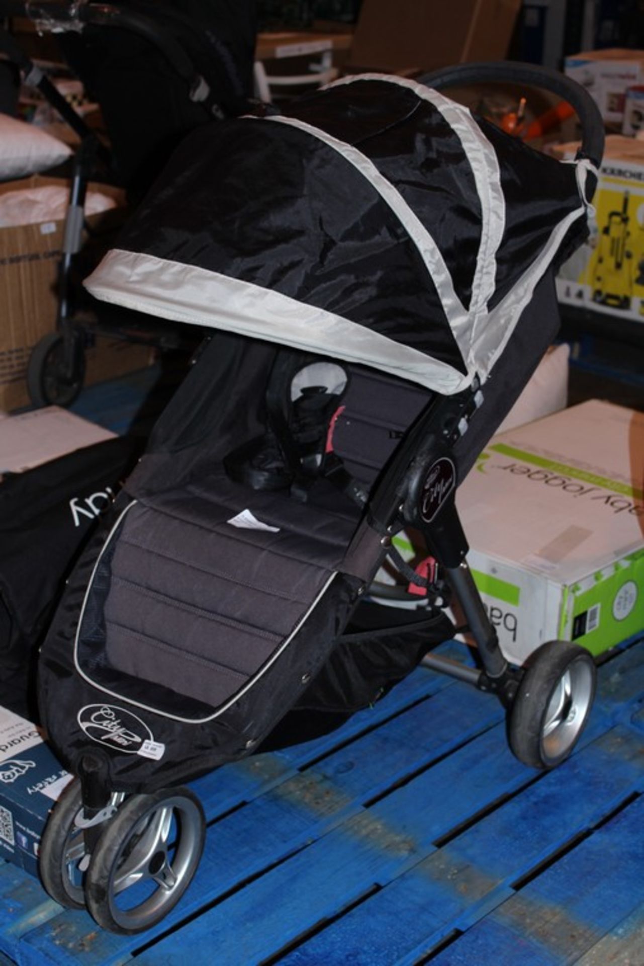 1 x BABY JOGGER CITY MINI PRAM STROLLER IN BLACK RRP £300 (17.10.17) (3767936) *PLEASE NOTE THAT THE