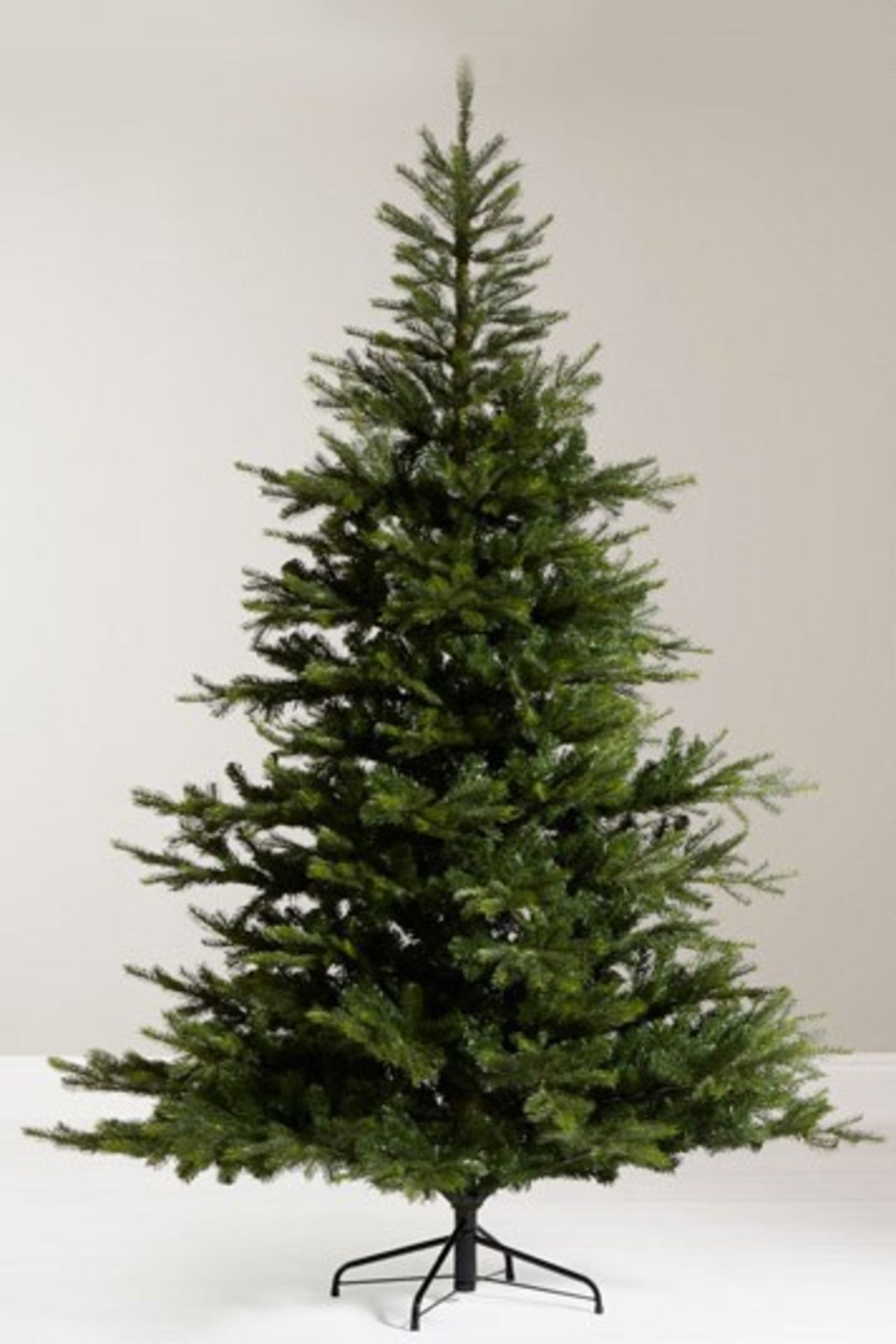 1 x BOXED 7FT SHANGRI-LA BABULON PINE CHRISTMAS TREE RRP £150 *PLEASE NOTE THAT THE BID PRICE IS