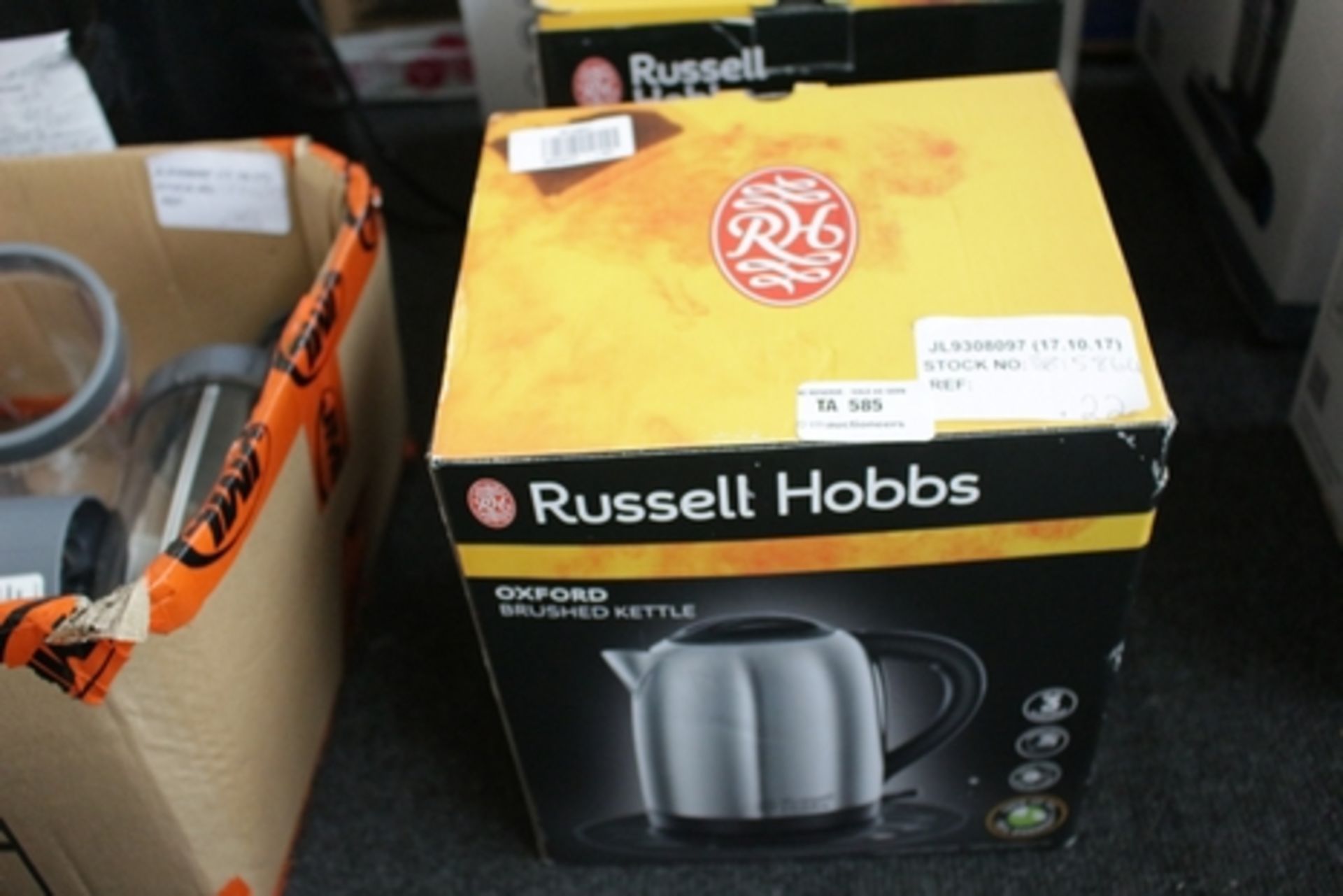 1X RUSSELL HOBBS OXFORD BRUSH KETTLE (JL-9308097) (17/10/17) (3815864)