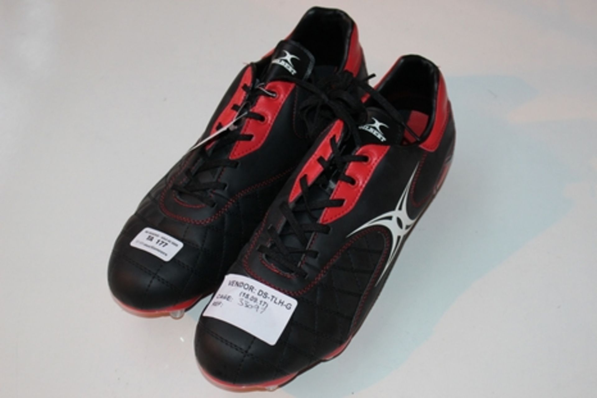 1X UNUSED PAIR OF GILBERT RUGBY BOOTS SIZE 12 RRP £50 (DS-TLH-G) (33.097)