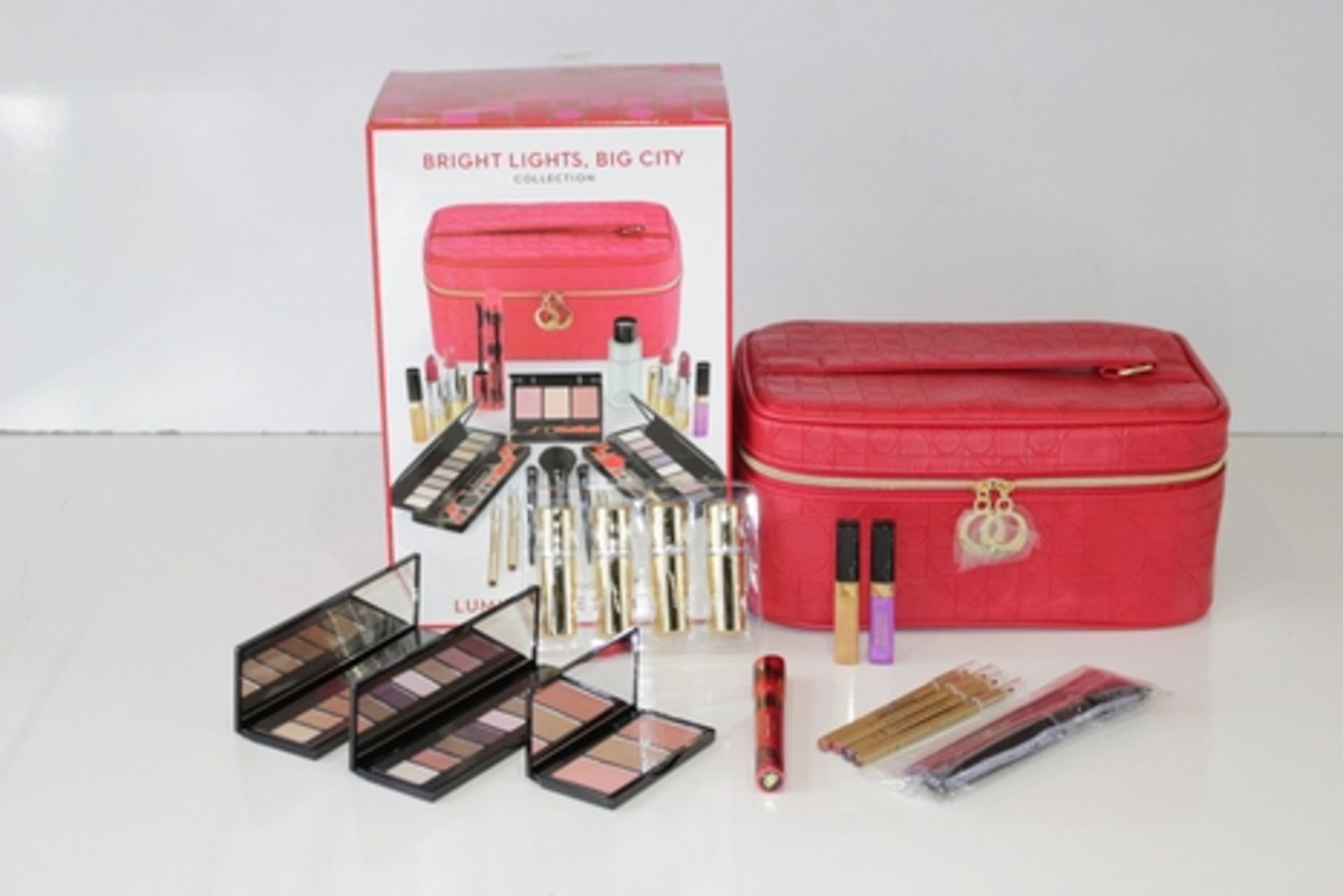 BOXED BRAND NEW ELIZABETH ARDEN NEW YORK 18 PIECES MAKE UP SET, A FULL COMPLETE MAKE UP SET RRP £400