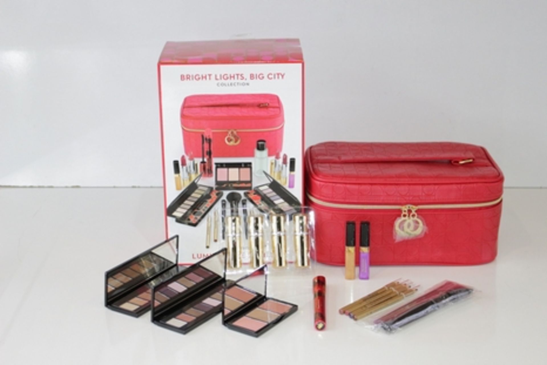 BOXED BRAND NEW ELIZABETH ARDEN NEW YORK 18 PIECES MAKE UP SET, A FULL COMPLETE MAKE UP SET RRP £400