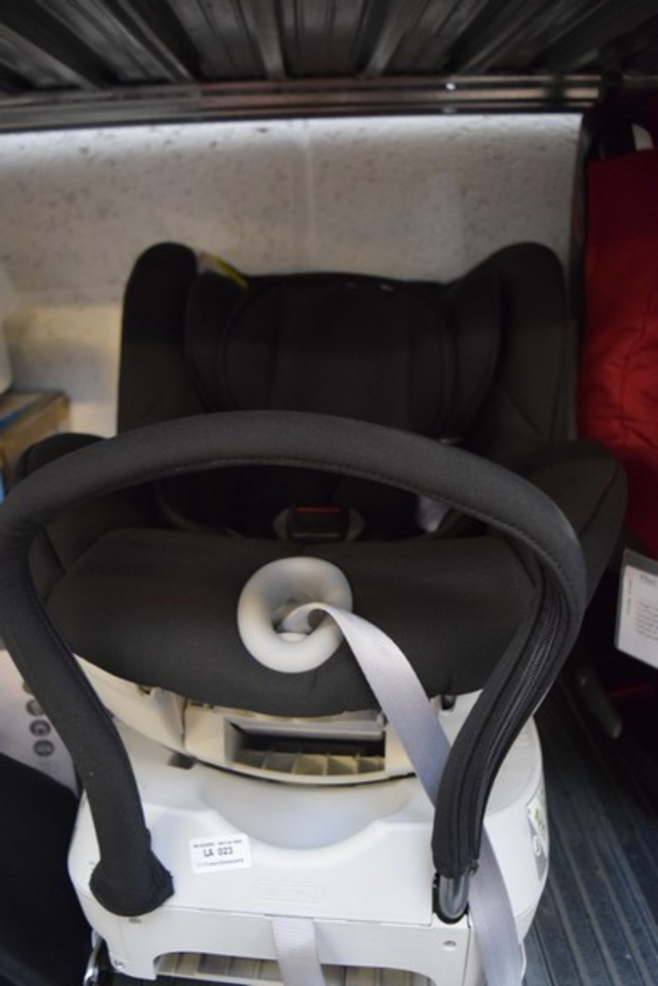 1 x BRITAX ROMER CAR SEAT RRP £230 *PLEASE NOTE THAT THE BID PRICE IS MULTIPLIED BY THE NUMBER OF