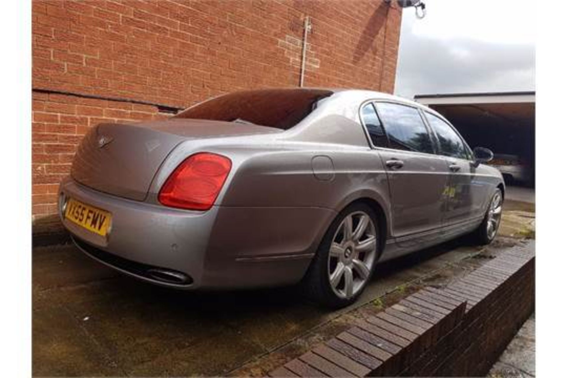 BENTLEY FLYING SPUR 6.0L 4 DOOR SALOON IN SILVER. VX55 FMV. CURRENT RECORDED MILAGE 170,000 MILES. - Image 7 of 8