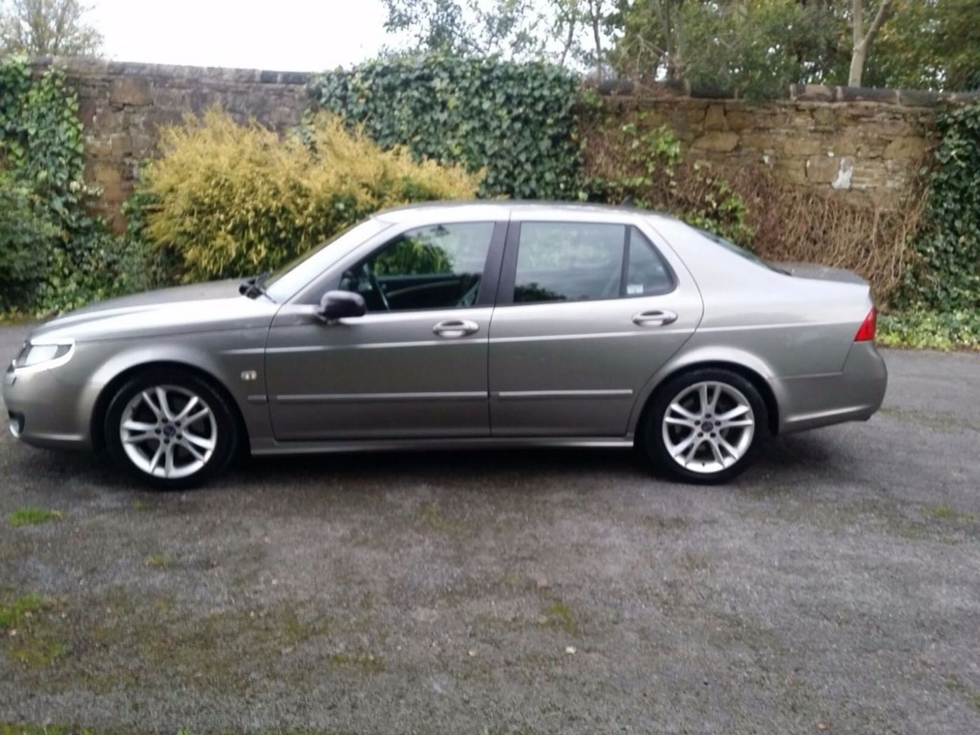 SAAB 9-5 2.3 AERO S.A 2.3L PETROL MANUAL 4 DOOR SALOON IN GREY. R13 WHE. CURRENT RECORDED MILAGE - Image 7 of 19