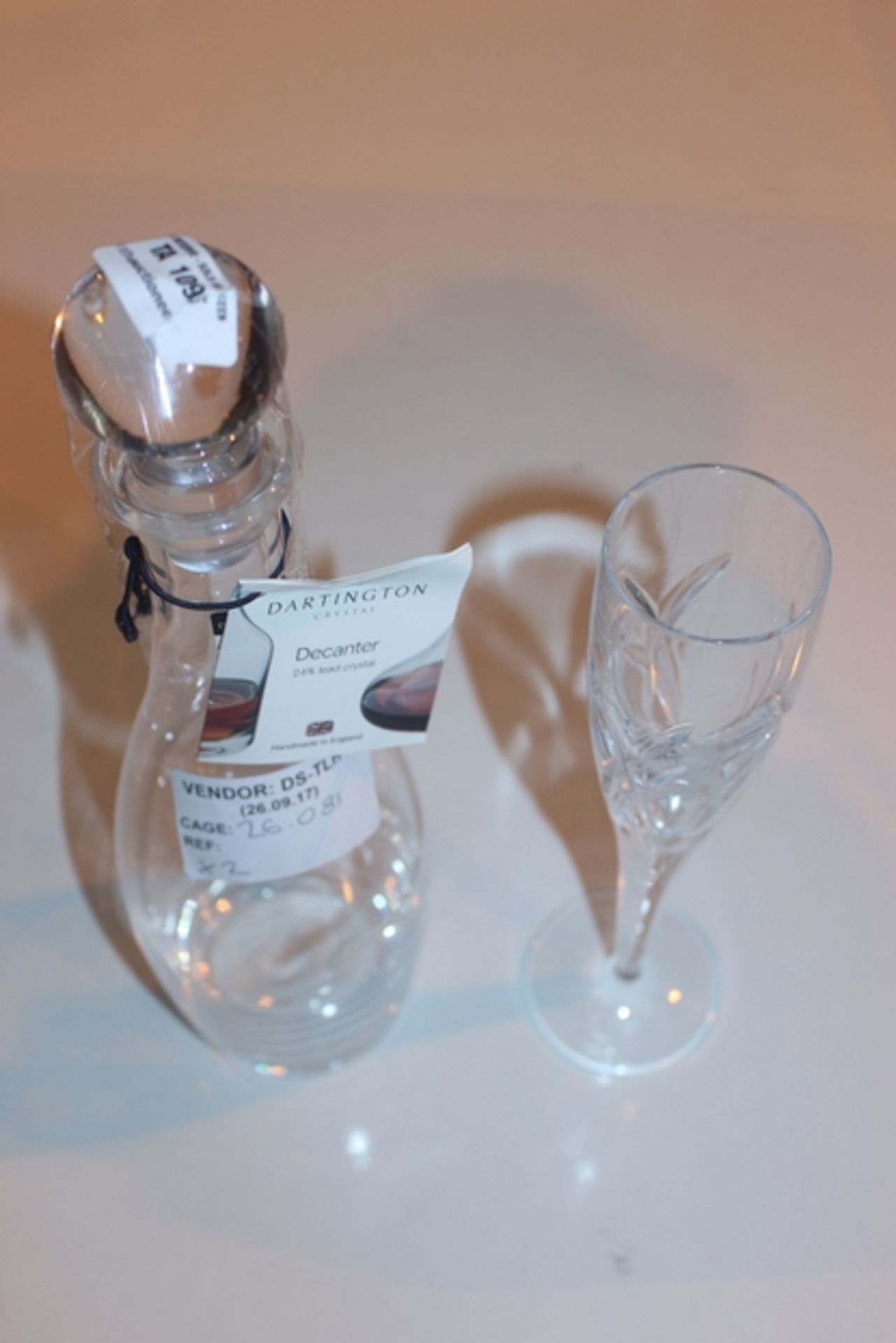 1X LOT TO CONTAIN 2 ITEMS TO INCLUDE THE DARLINGTON CRYSTAL DECANTER AND A CHAMPAGNE FLUTE (DS-TLH-