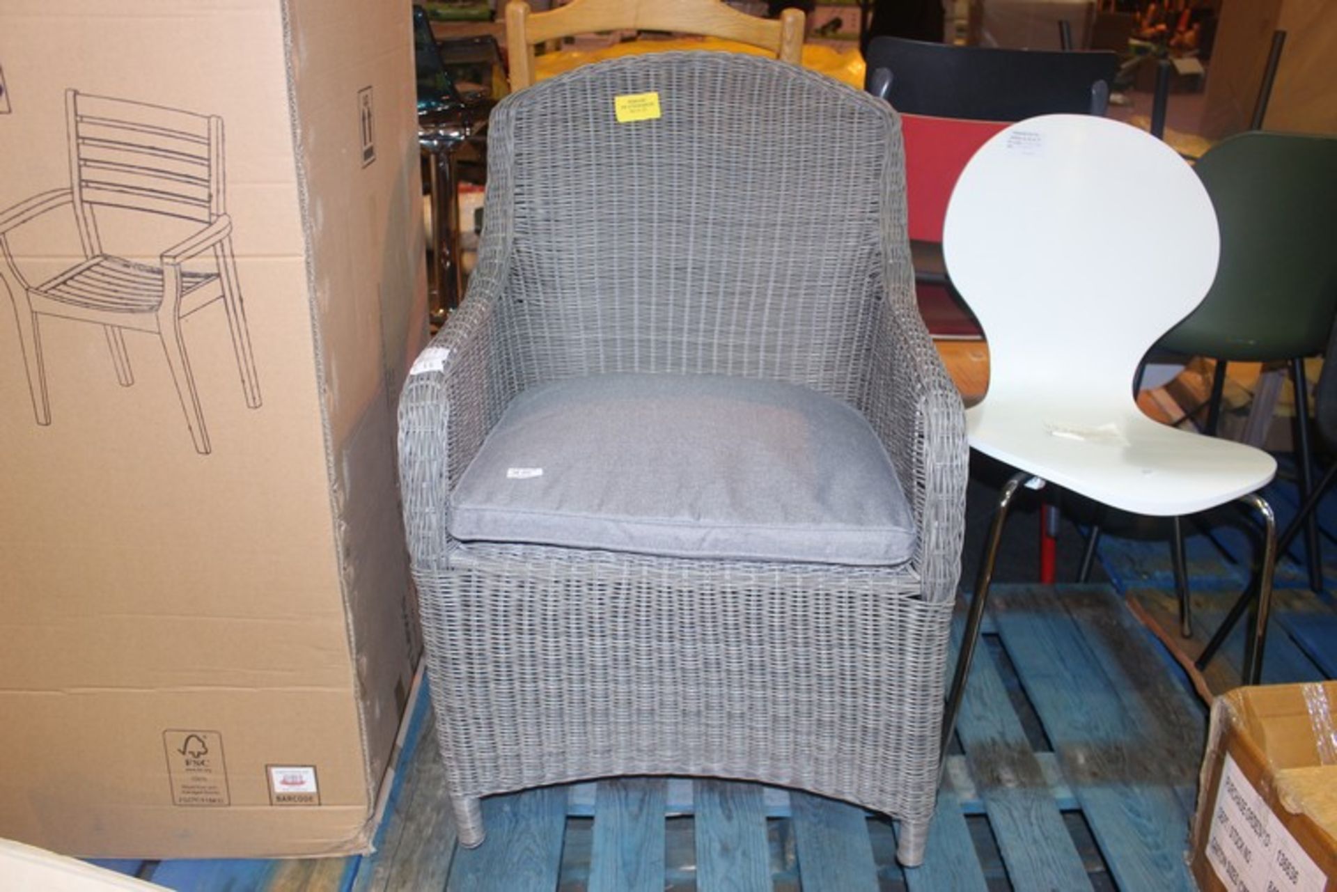 1 x DANTE OUTDOOR ARM CHAIR RRP £320 (02/11/17) (82082031) *PLEASE NOTE THAT THE BID PRICE IS