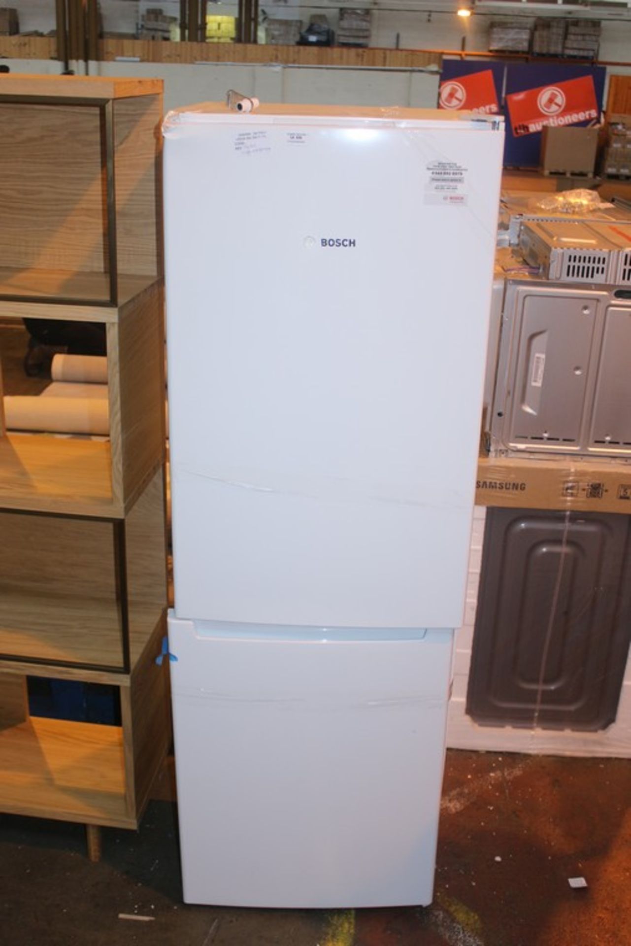 1 x BOSCH KGN33NW209 FRIDGE FREEZER IN WHITE *IN NEED OF A LOT OF ATTENTION* (09/11/17) *PLEASE NOTE