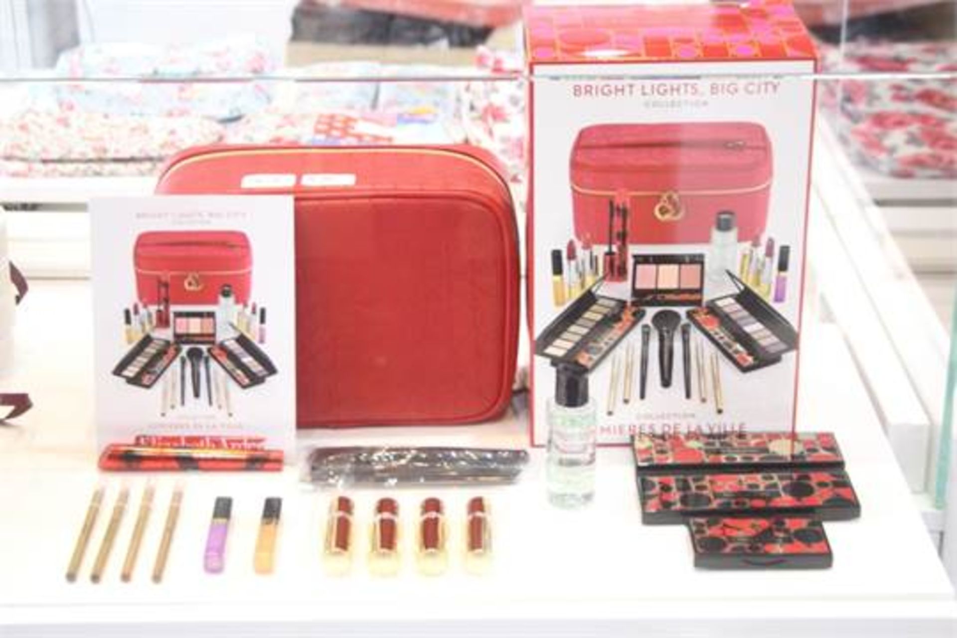 BOXED BRAND NEW ELIZABETH ARDEN NEW YORK BIRHGT LIGHTS, BIG CITY COMPLETE MAKE UP SET RRP £375 (DS-